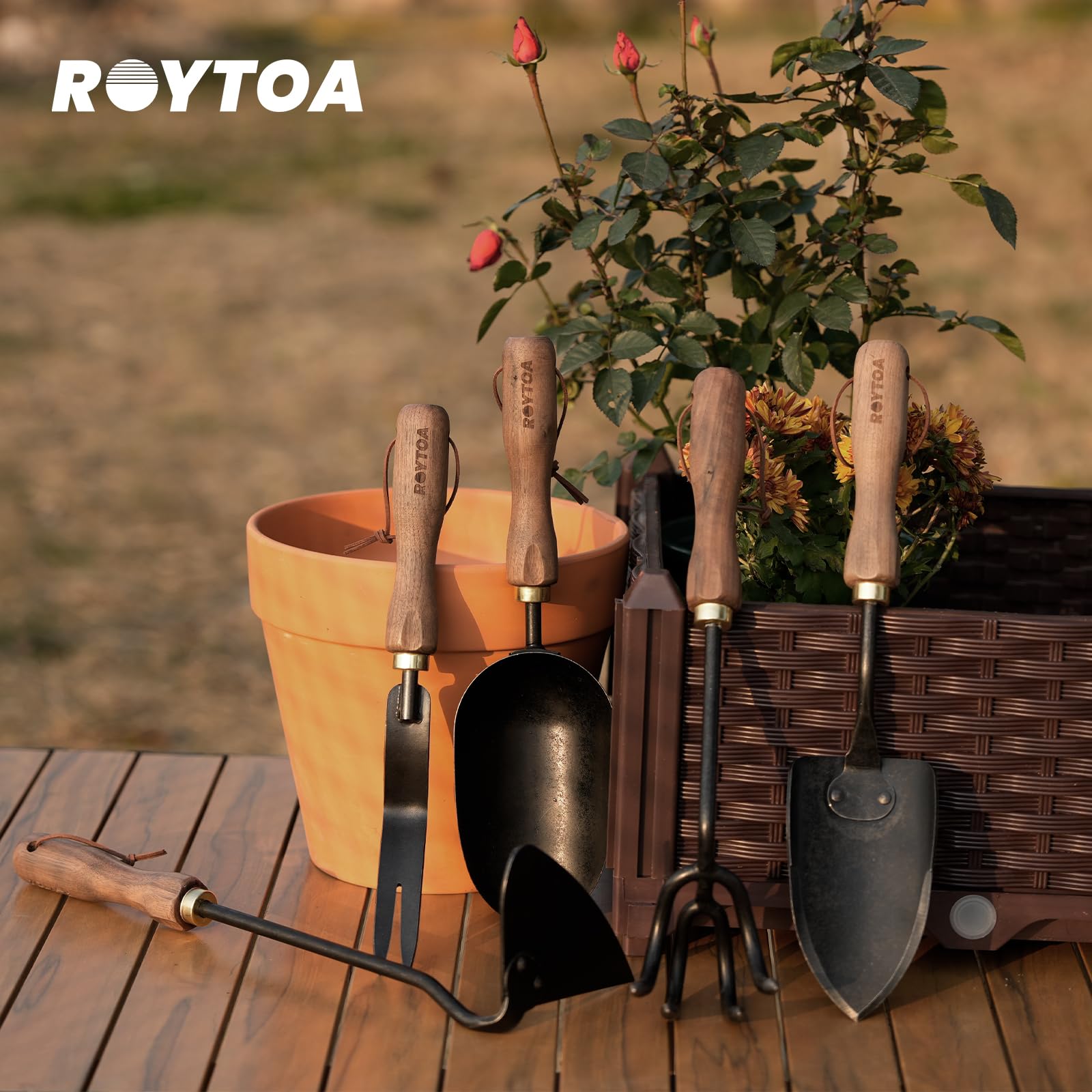 Juego de herramientas de jardín, 5 herramientas de jardinería, cultivador de mano resistente de acero inoxidable, azadas, pala, paleta y desmalezador con mango ergonómico de nogal, regalos de