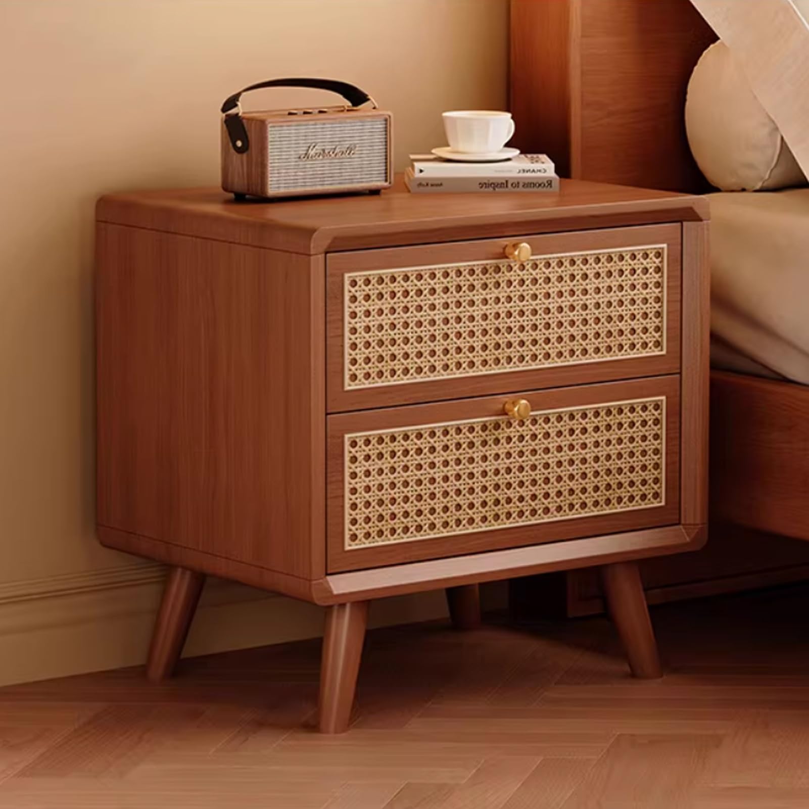 Table de chevet en bois massif et rotin avec 2 tiroirs pour chambre élégante
