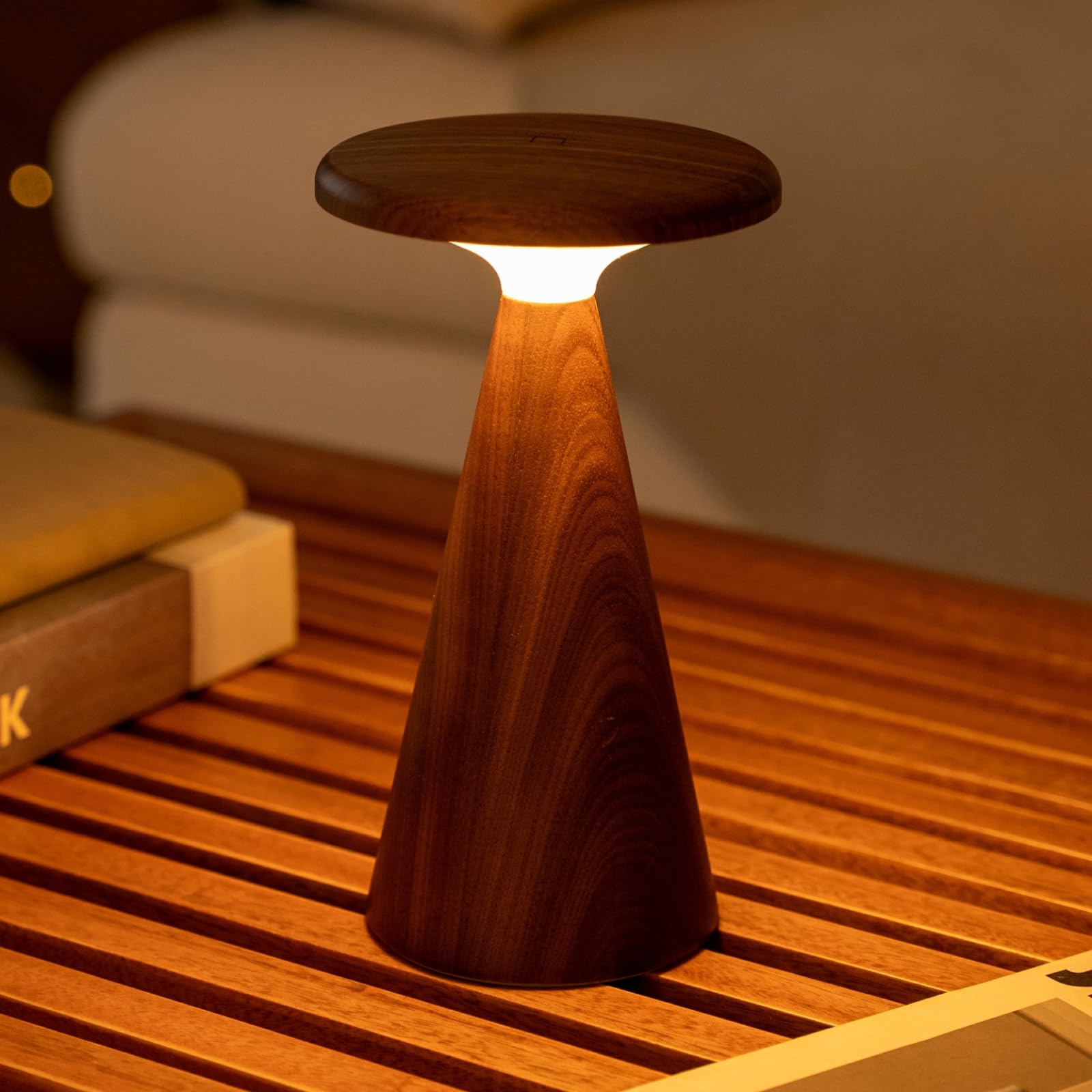 Gingko Design Sylva - Lámpara de mesa grande, nogal, lámpara escultórica de madera con iluminación ambiental cálida | Lámpara decorativa moderna para sala de estar o dormitorio
