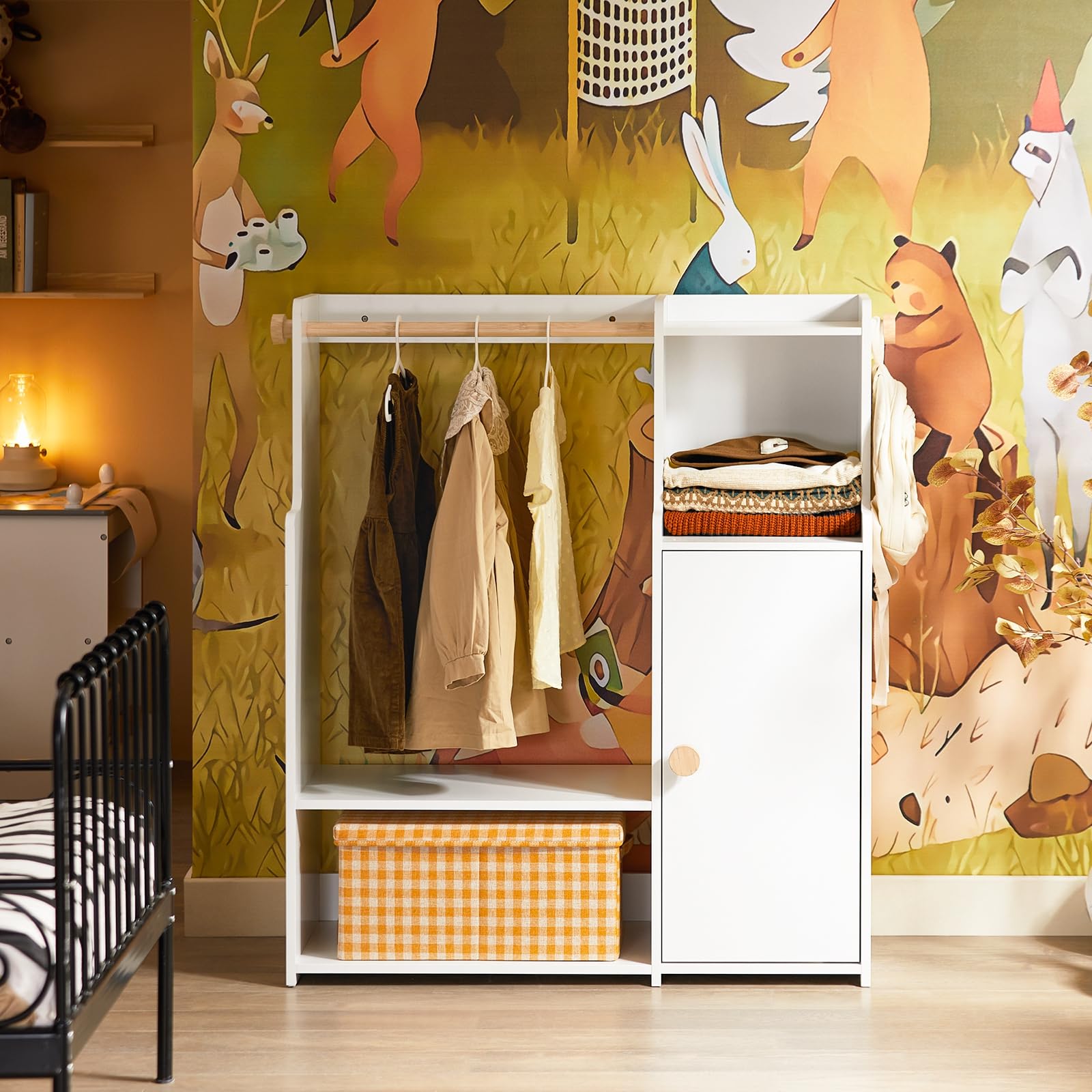 SoBuy Armario Infantil con Almacenaje Juguetes, Armario Infantil Ropa con 2 Ganchos y 4 estantes, Mueble Organizador Juguetes y Ropa Blanco 94x35x110cm KMB110-W
