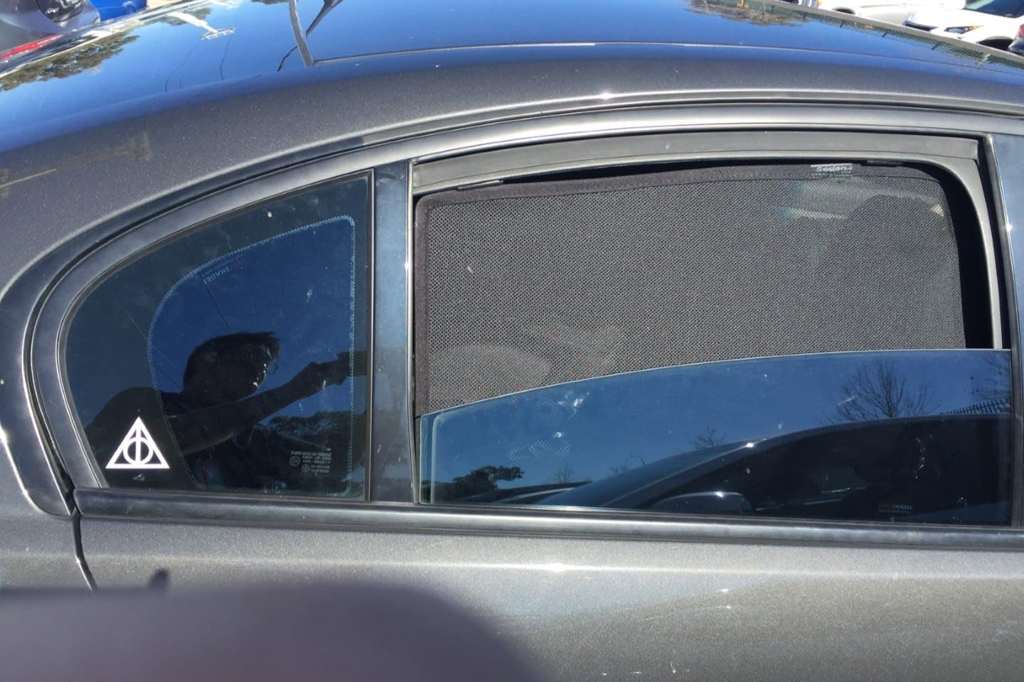 Snap Shades do osłony tylnej szyby samochodu Holden Commodore/Calais Sedan 4. generacji (VE/VF; 2006-2017)