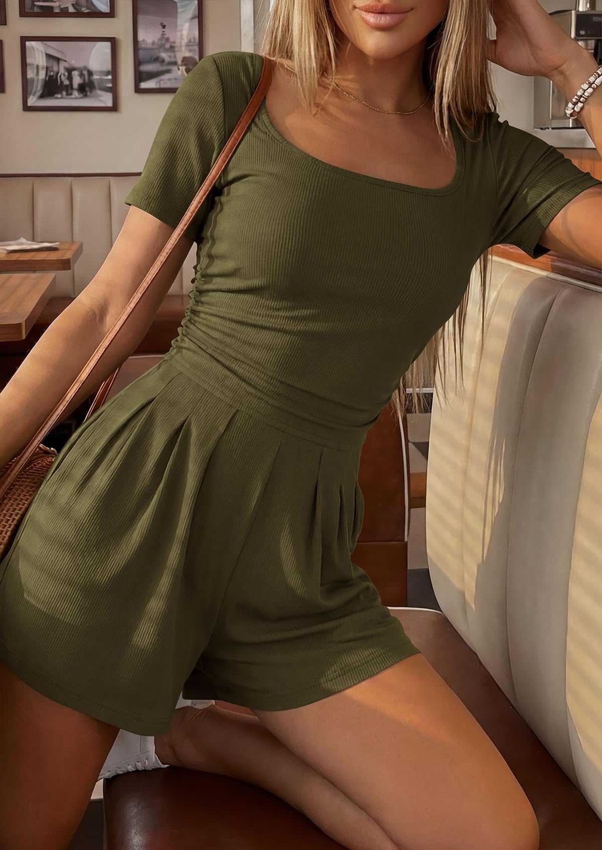 LIAMERHE Combinaison Femme Été Courte Combi-short Manches Courtes Col rond Sexy Romper Élégant Taille Haute avec Poches Slim Fit Barboteuse Chic pour Vacances Plage Quotidien
