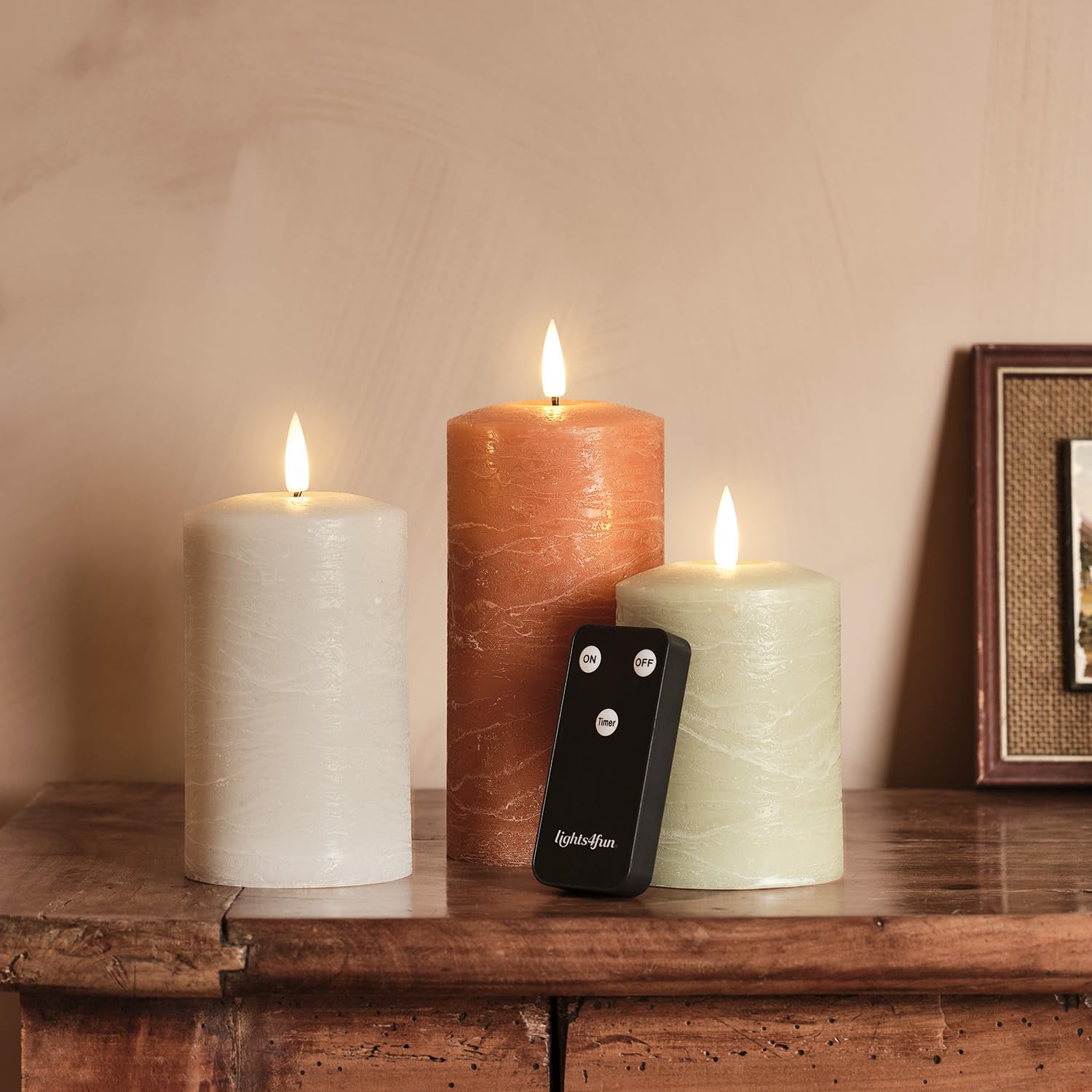 Lights4fun TruGlow® Set di 3 Candele a LED Fiamma Tremolante in Vera Cera Arancione, Grigio e Verde a Pile con Timer e Telecomando Decorazione Autunnale per Interni