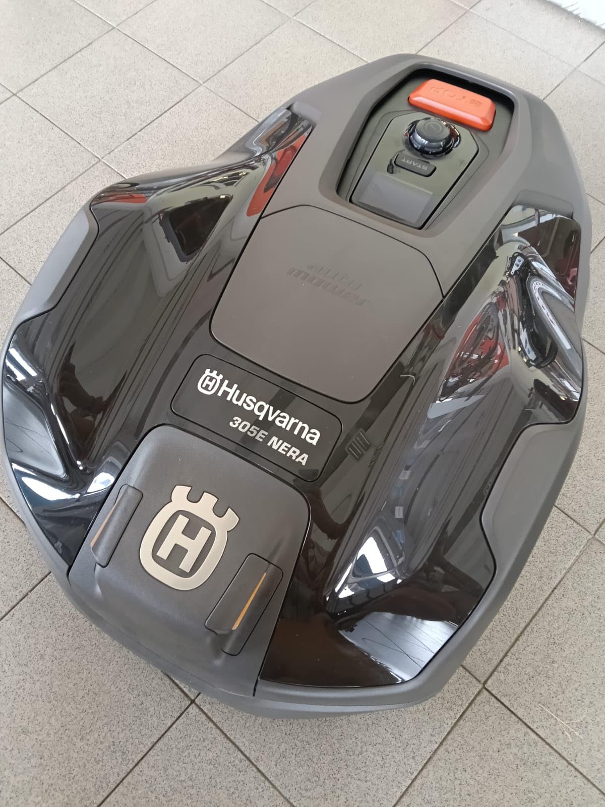 Robot tagliaerba Husqvarna 305E NERA