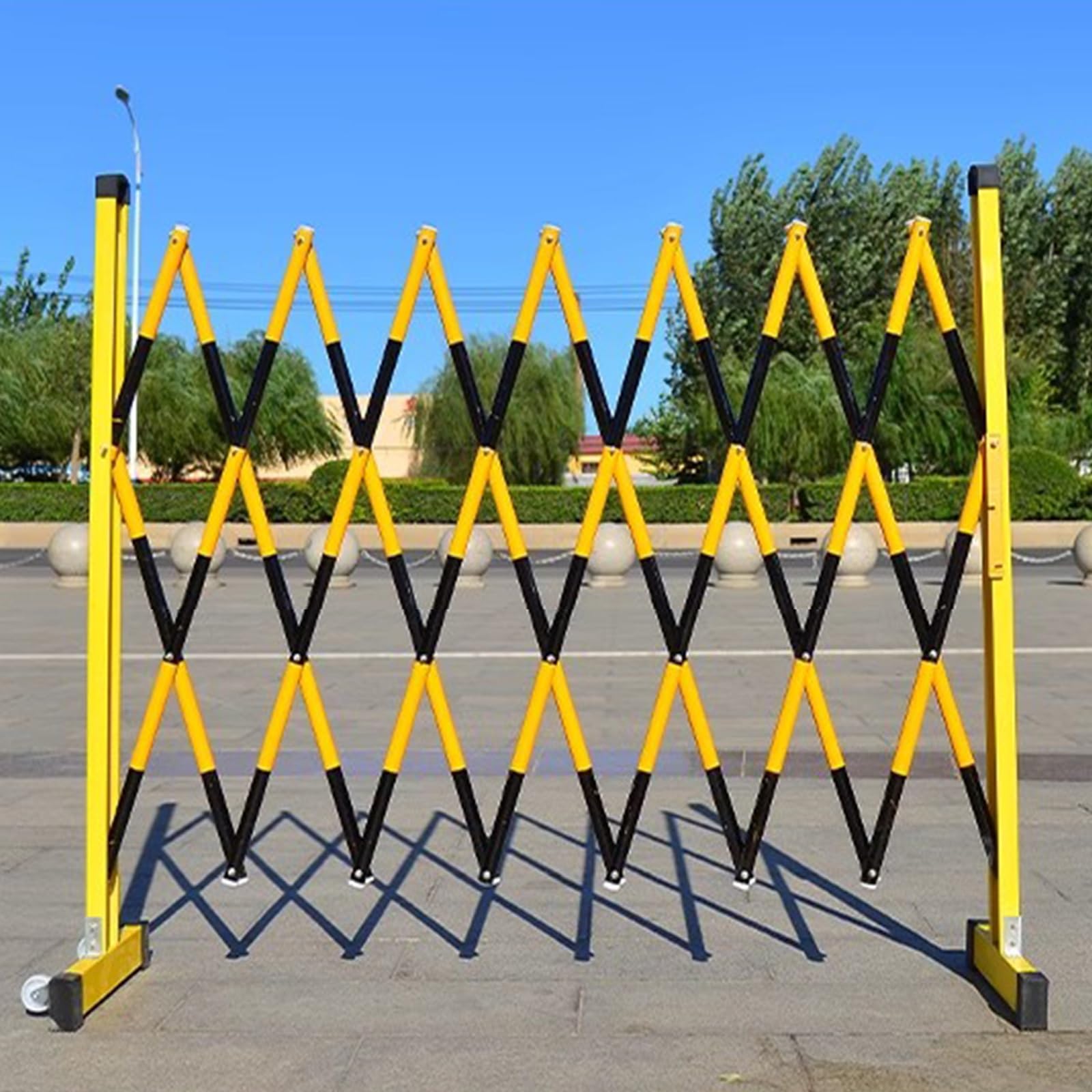 Clôture de circulation métallique mobile extensible et barrière pour travaux de voirie