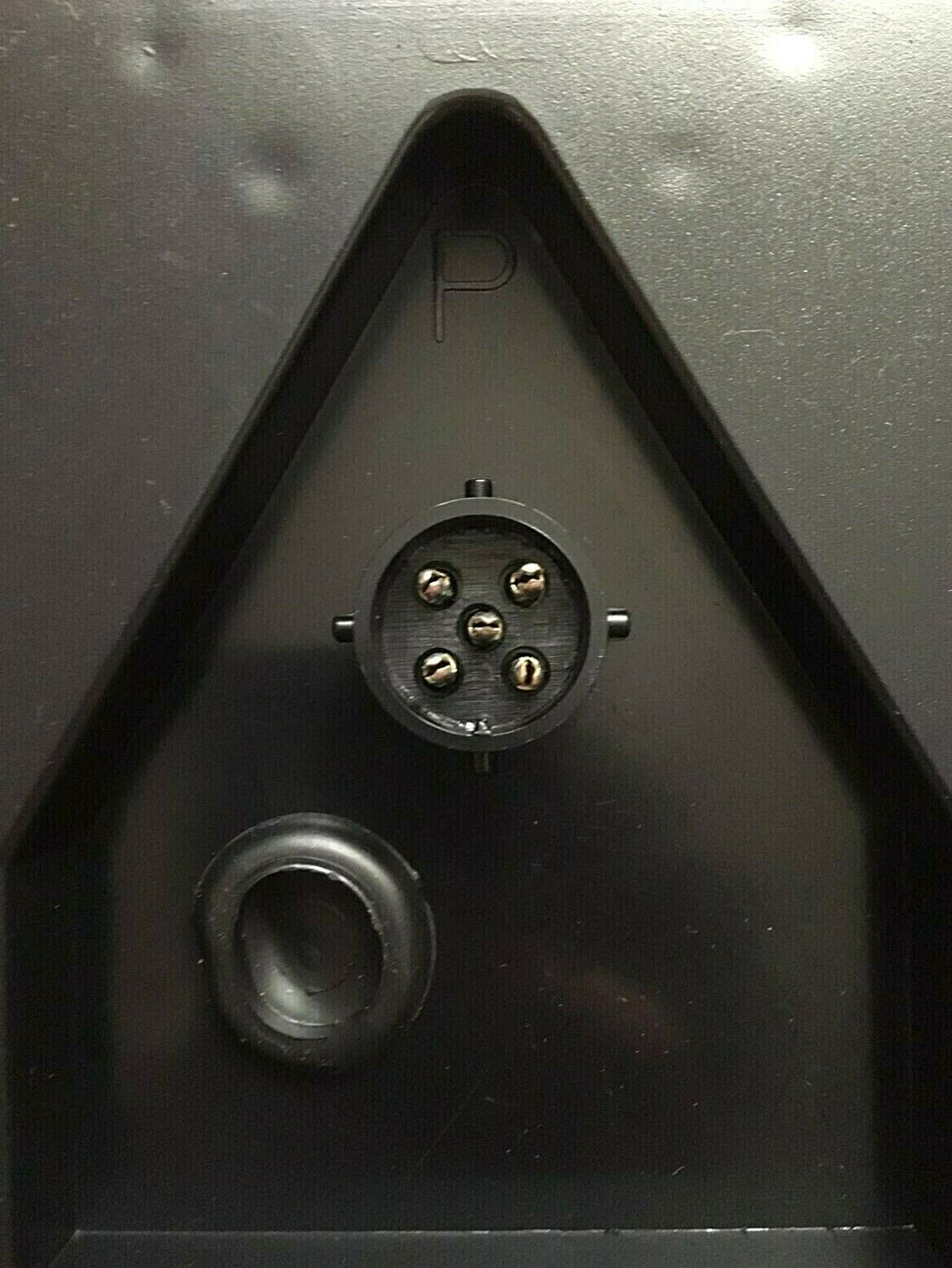 Fanali Posteriori Rimorchio E9 – Coppia Sinistro Destro 238×138 mm – con o senza Lampadine/Bajonetta/Plastiche – per Rimorchio Caravan Camion