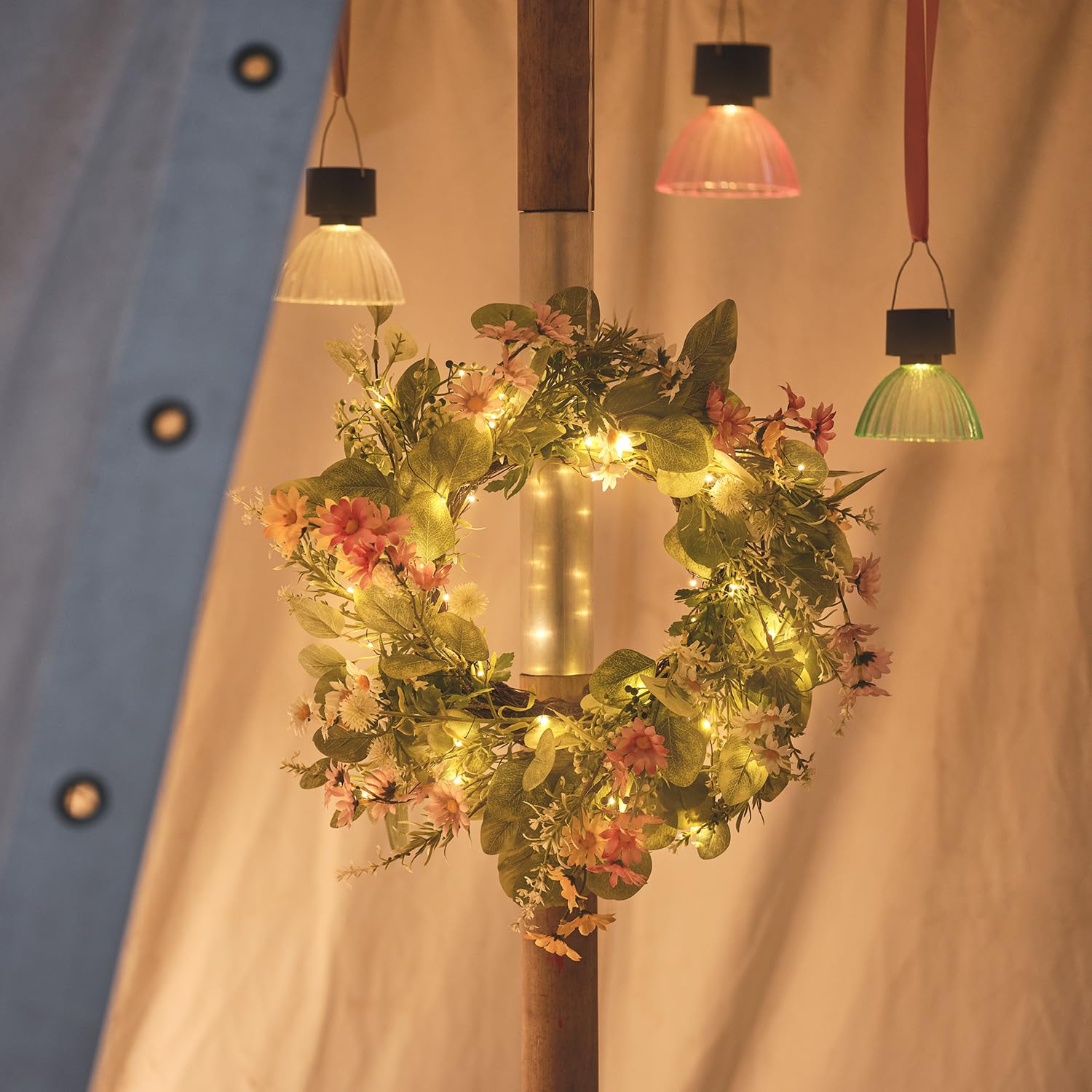 Lights4fun Sommerkranz mit Kunstblumen wie Gänseblümchen, gelben und rosafarbenen Wiesenblumen | warmweiß LEDs | mit Timer | Batteriebetrieben | Deko Sommer Frühjahr Frühling für Wohnbereich | ø 36 cm