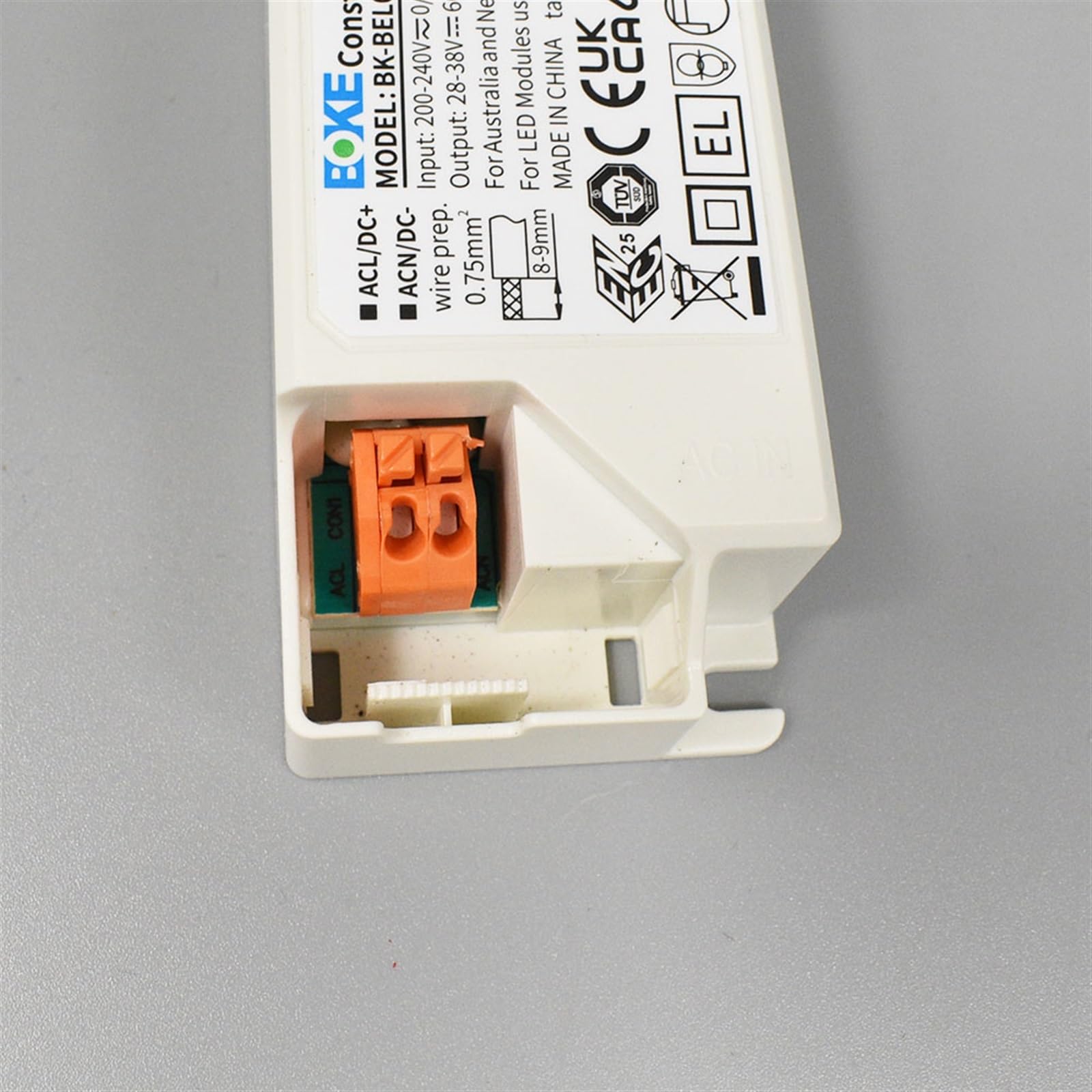 ErP Sterownik biurowy LED bez migotania 300mA 450mA 600mA 1000mA transformator SELV 30-42 V Kontroler do oświetlenia wewnętrznego TUV SAA (40 W maks. 1000 mA)