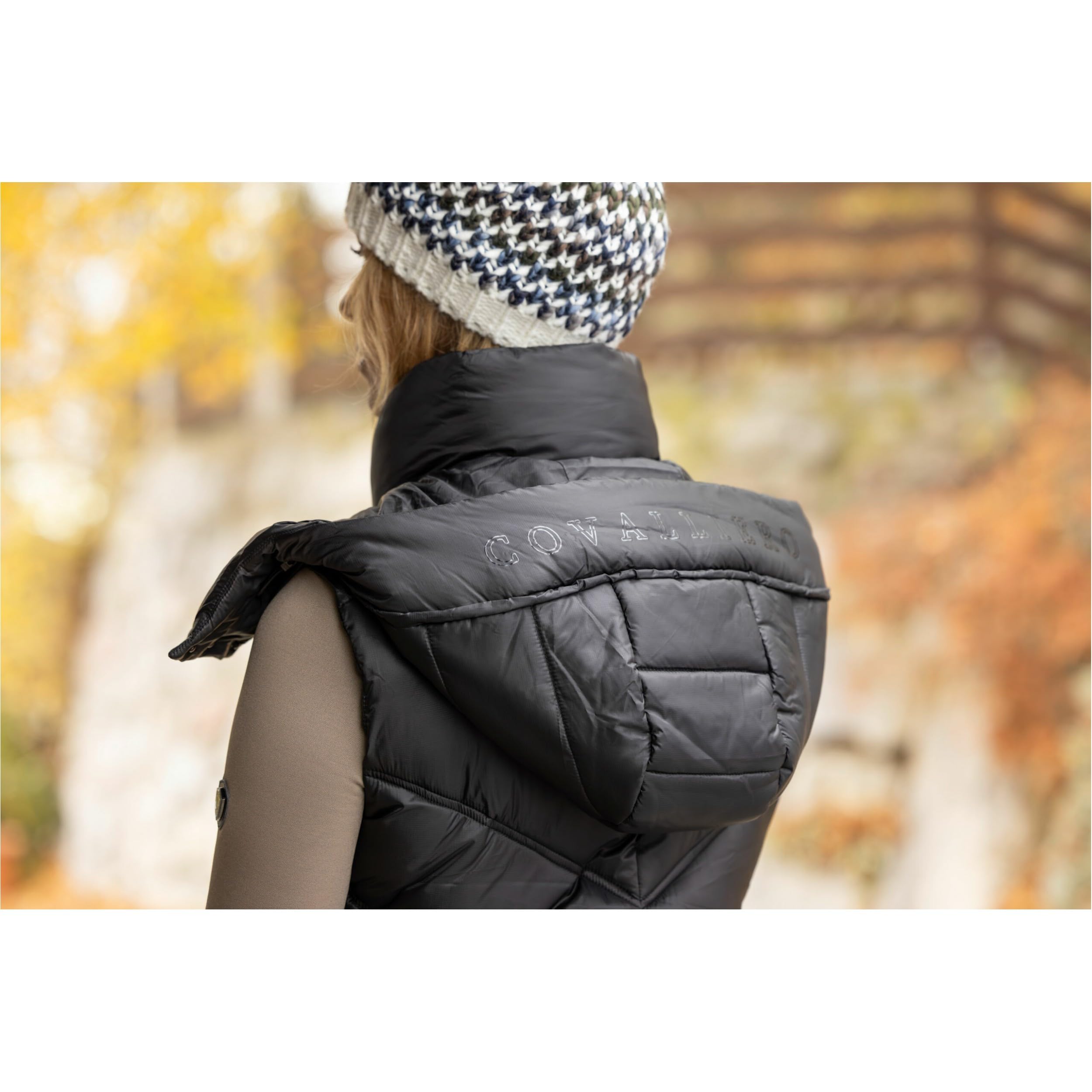 Covalliero - Damen Langweste | Longweste zum Reiten | Reitweste mit Reitschlitz | Steppweste mit Kapuze & 2 Taschen | wasserabweisende Winterweste | Reitbekleidung in vielen Farben & Größen