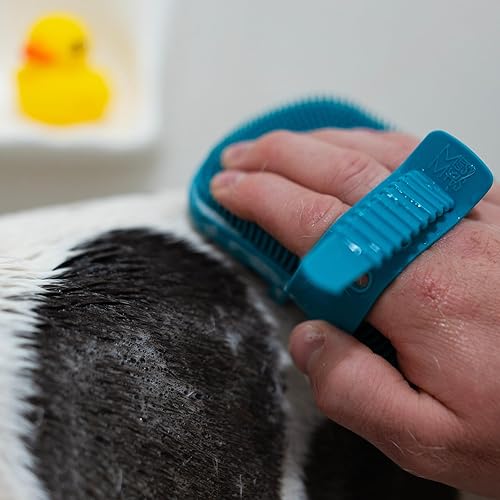 Miniatura 8 de Messy Mutts Cepillo reversible de silicona de doble cara para mascotas  Masaje suave, cepillado, baño y herramienta de eliminación de pelo de perro