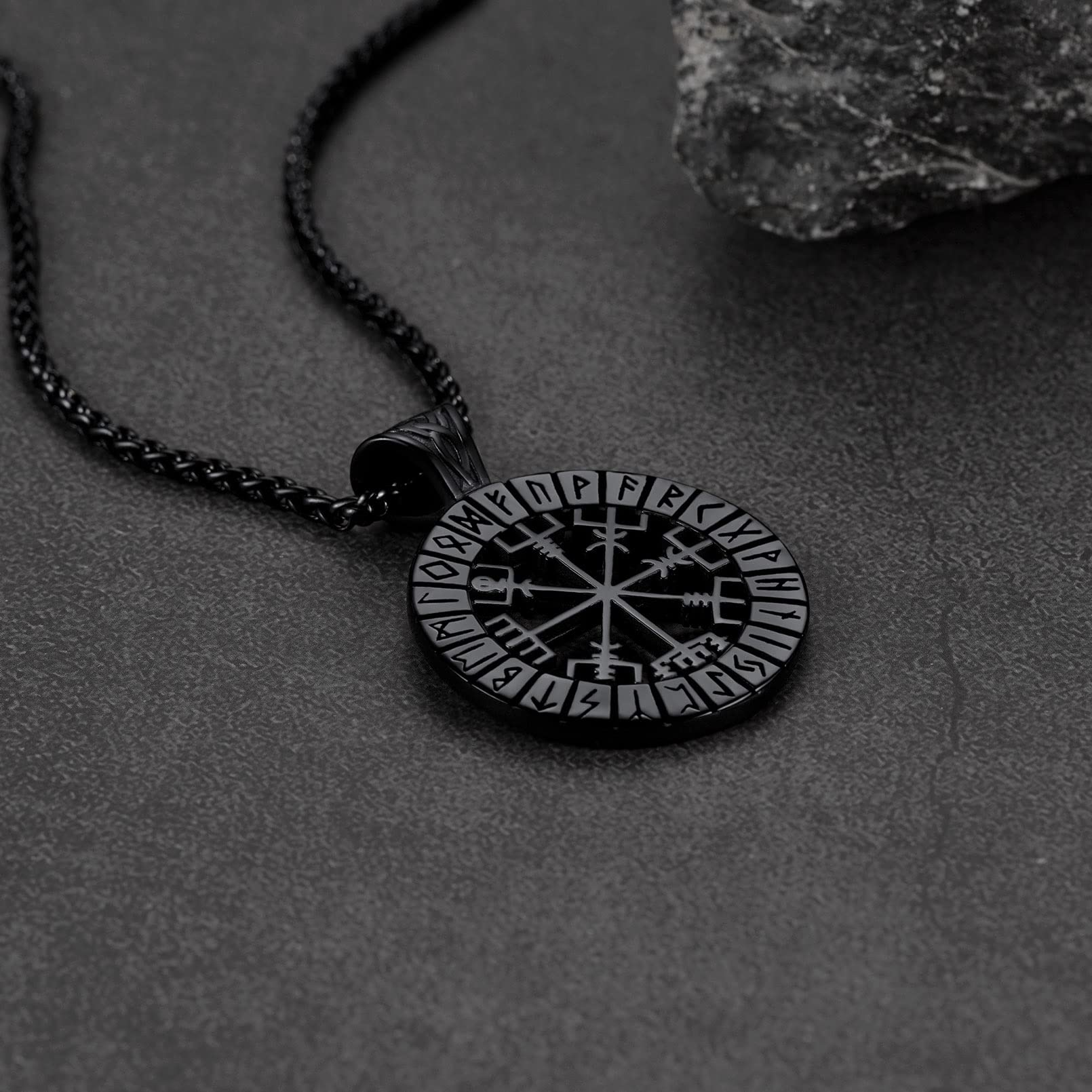 FaithHeart Bussola Vichinga Collana Runica Ciondolo Traforato Misteriose Rune Vichinghe Collana Uomo Acciaio Rune Cultura Vichinga in Argento Nero Oro Regalo