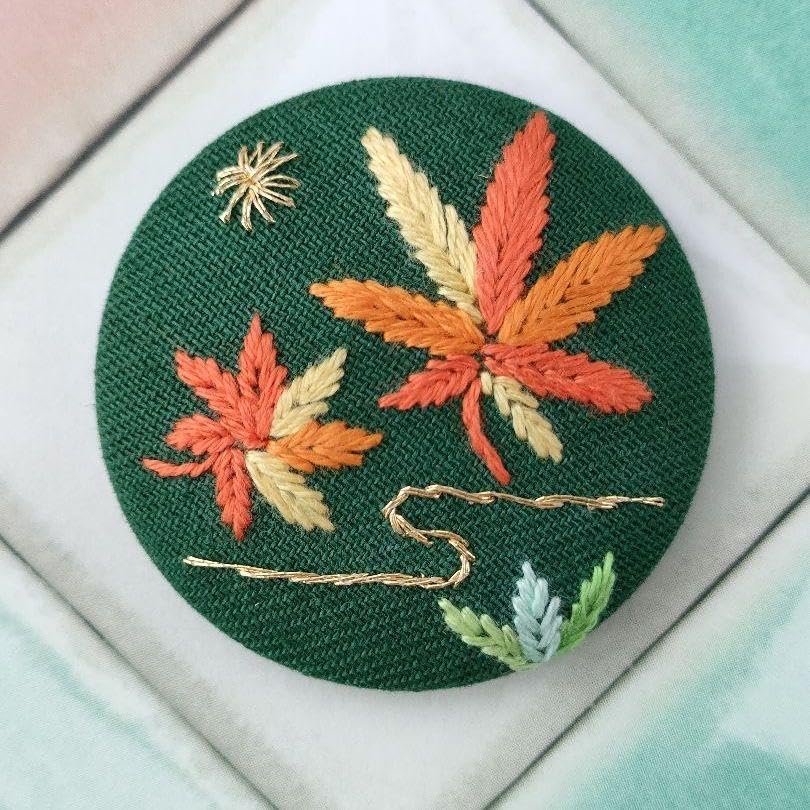 紅葉のハンドメイド刺繍ブローチ