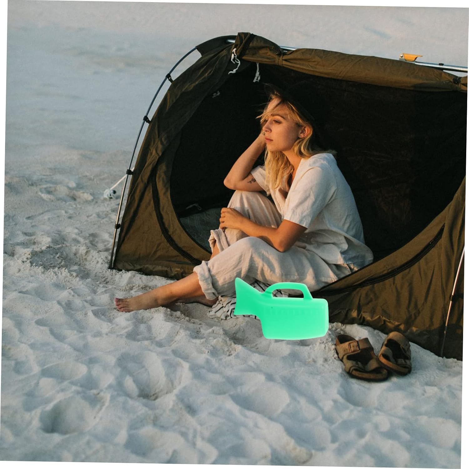 2pcs Portable Female Urinal Bottle Pee Container for Travel Outdoor Use Hospital Easy to Clean Sturdy Design for Bedridden Patients Women The Go