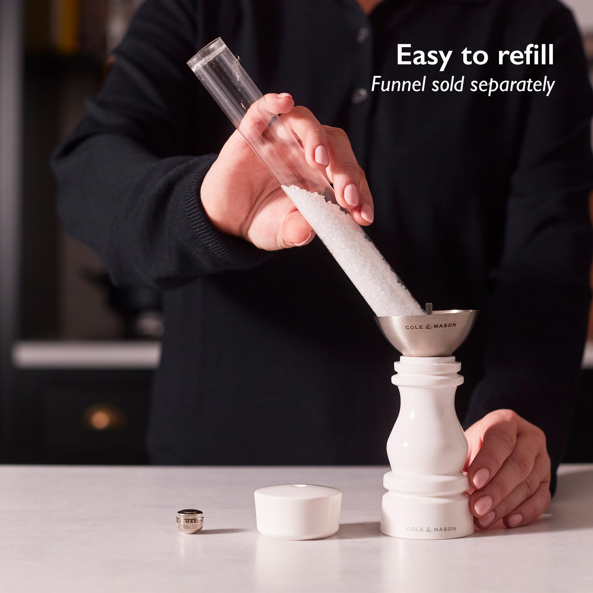 Cole & Mason Londyn czarno-biały akrylowy zestaw młynków do soli i pieprzu, regulowany mechanizm mielący, mechanizm ceramiczny, ręczny młynek do przypraw, trwały i wysokiej jakości, zestaw prezentowy