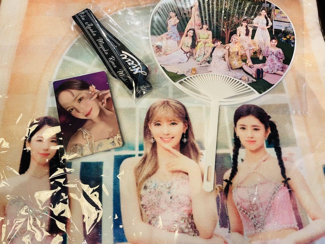 Amazon.co.jp: NiziU アプグレ アップグレード グッズ 特典 : おもちゃ