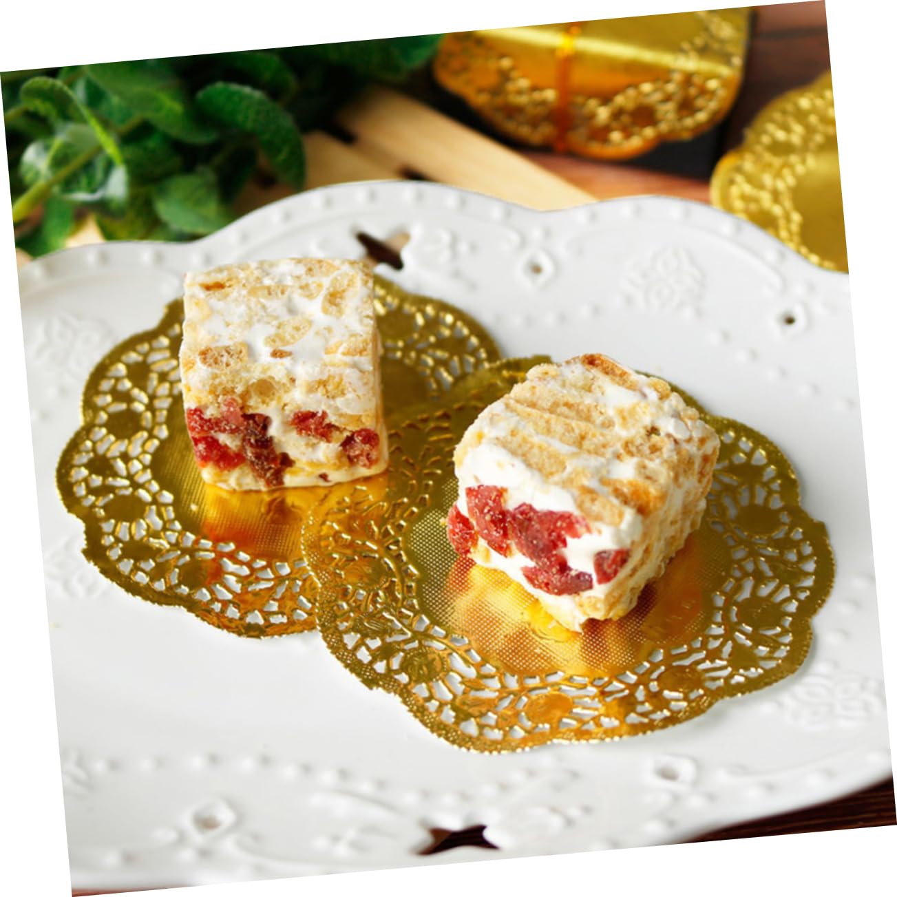 NOLITOY 300 PCS cupcake tablecloth disposable gold tray decorative small paper doilies Round Lace Placemat lace doilies paper lace cake doilies cake paper pad round cake pad dessert large