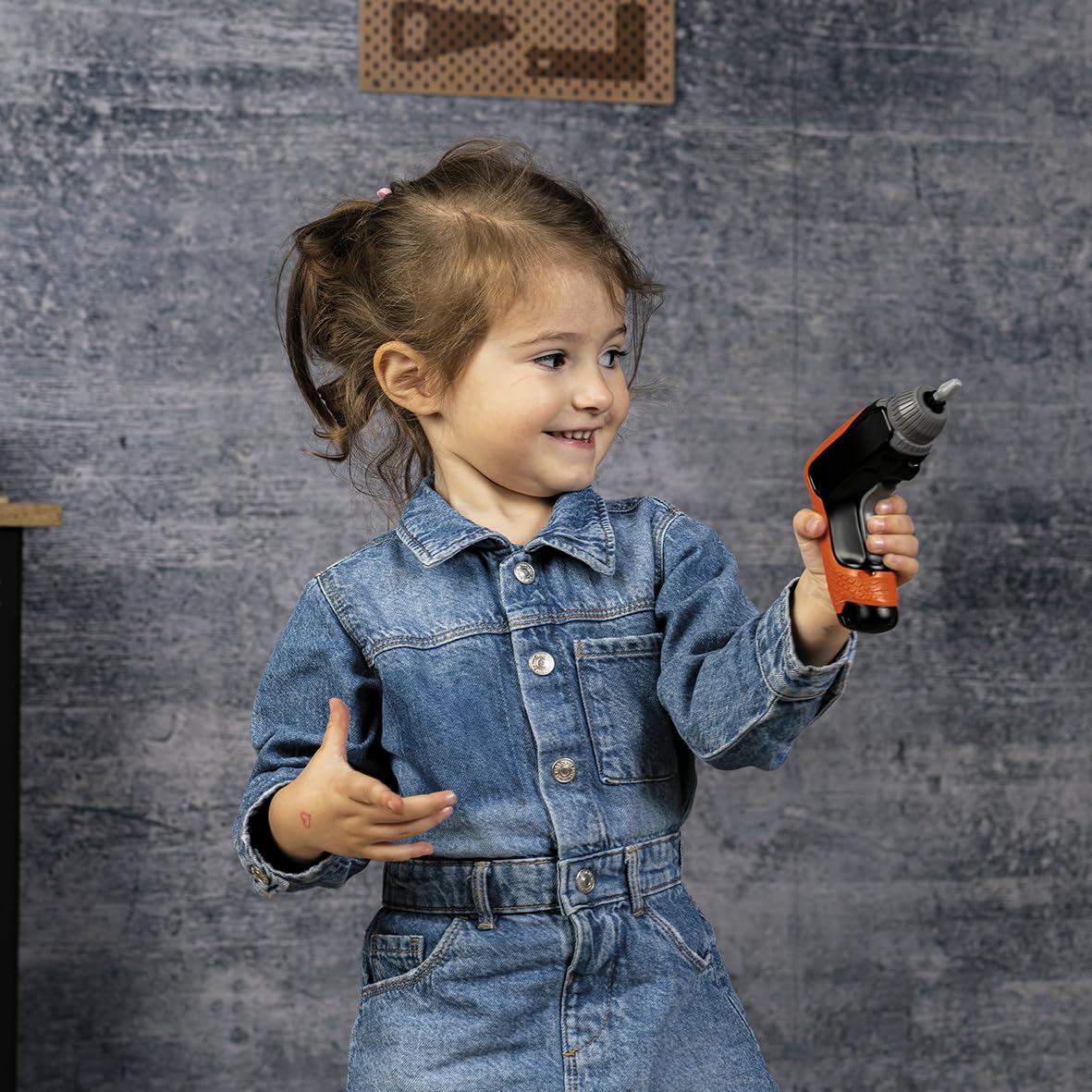 Smoby - Black+Decker - Camion Bricolo - Accessori Inclusi - Rimorchio - Maniglia per Il Trasporto - Gru da Costruzione - dai 3 Anni