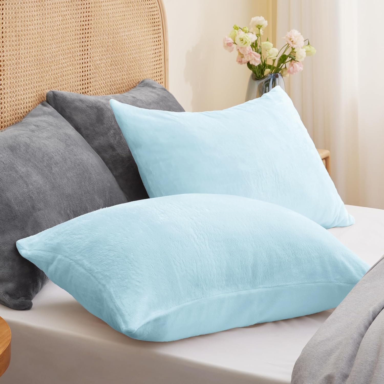 BEDELITE Flannel Pillowcases Standard Set of 2, Super Soft Fleece Pillow Case Cover with Zipper for Bedroom, Sofa, Couch,Luxury Cozy Fuzzy Velvet Pillow Shams for All Seasons(20x26 Inches, Blue) - Image 2