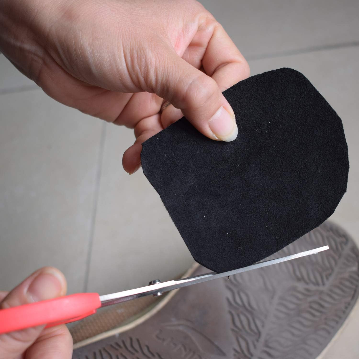 貼り付け式 スエード 摩擦軽減 ダンスソール 屋内のダンスフロアにピボットとスライディングが容易 粘着性 ノンスリップ ハイヒール