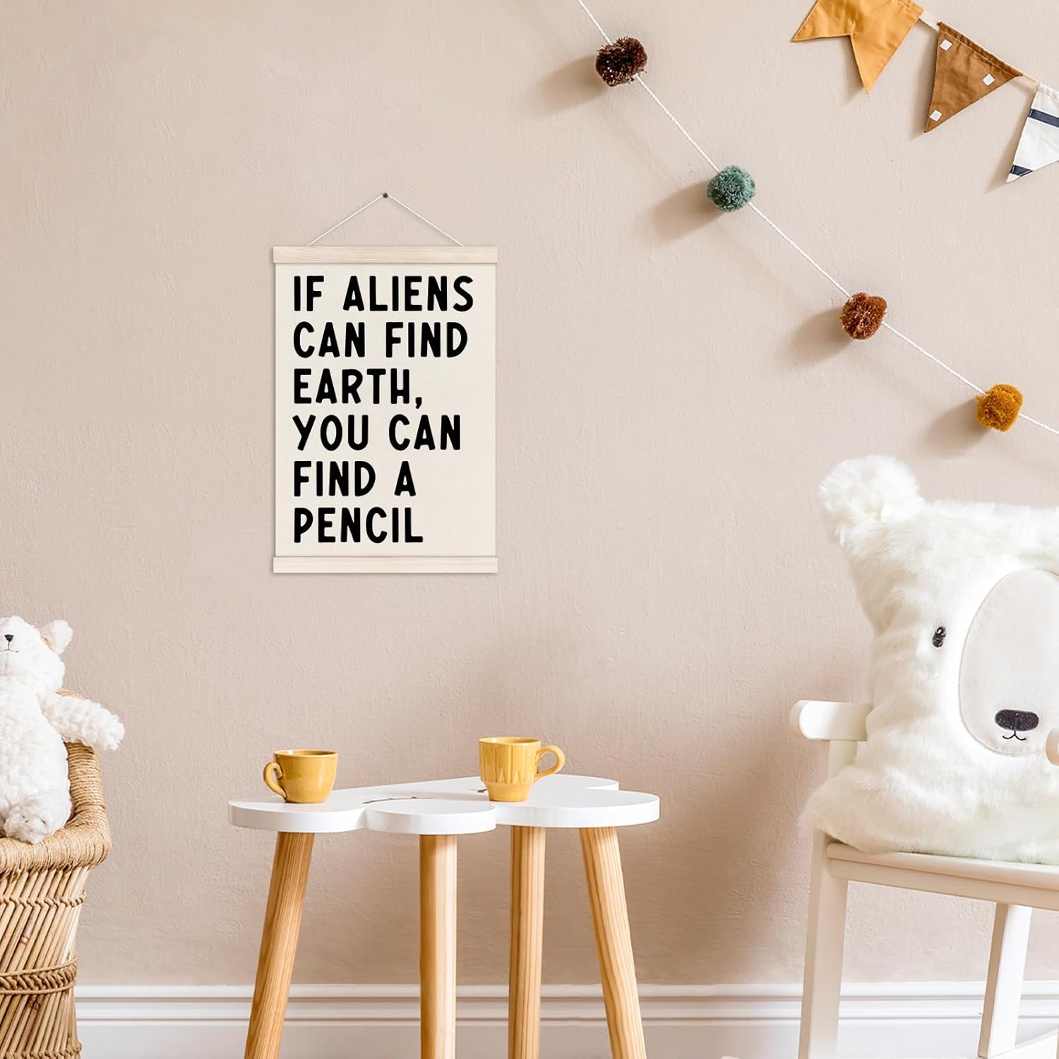 TWRVI 面白い教室ポスターハンガー 木製フレーム付き If Aliens Can Find a Earth You Can Fi