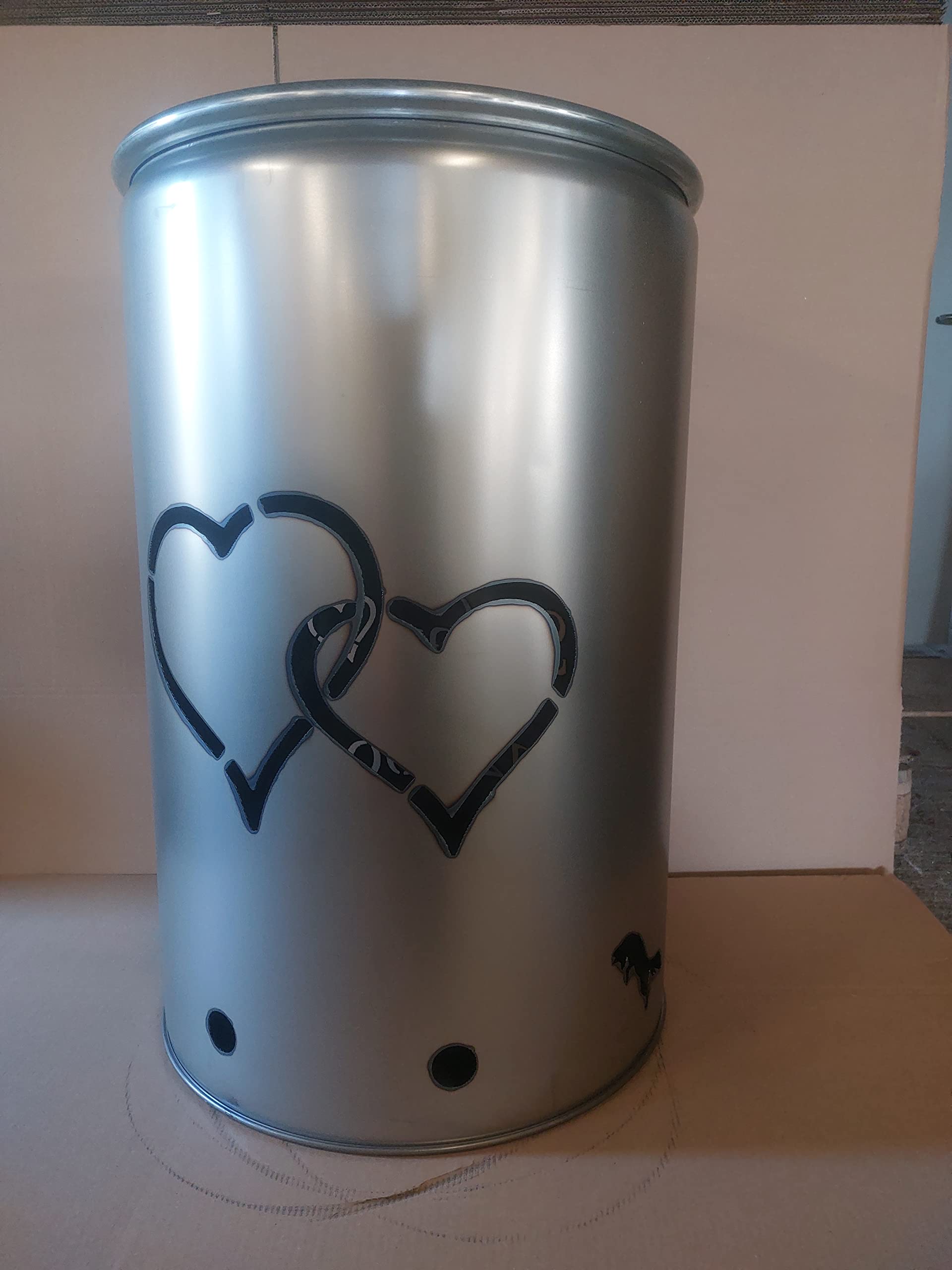 Feuertonne mit Hochzeit Motiv - Personalisierbar - Gefertigt aus neuem Ölfass - Besondere Feuerstelle für Garten und Terrasse - Hohe Feuerschale mit Rostoptik - 90 x 60 cm