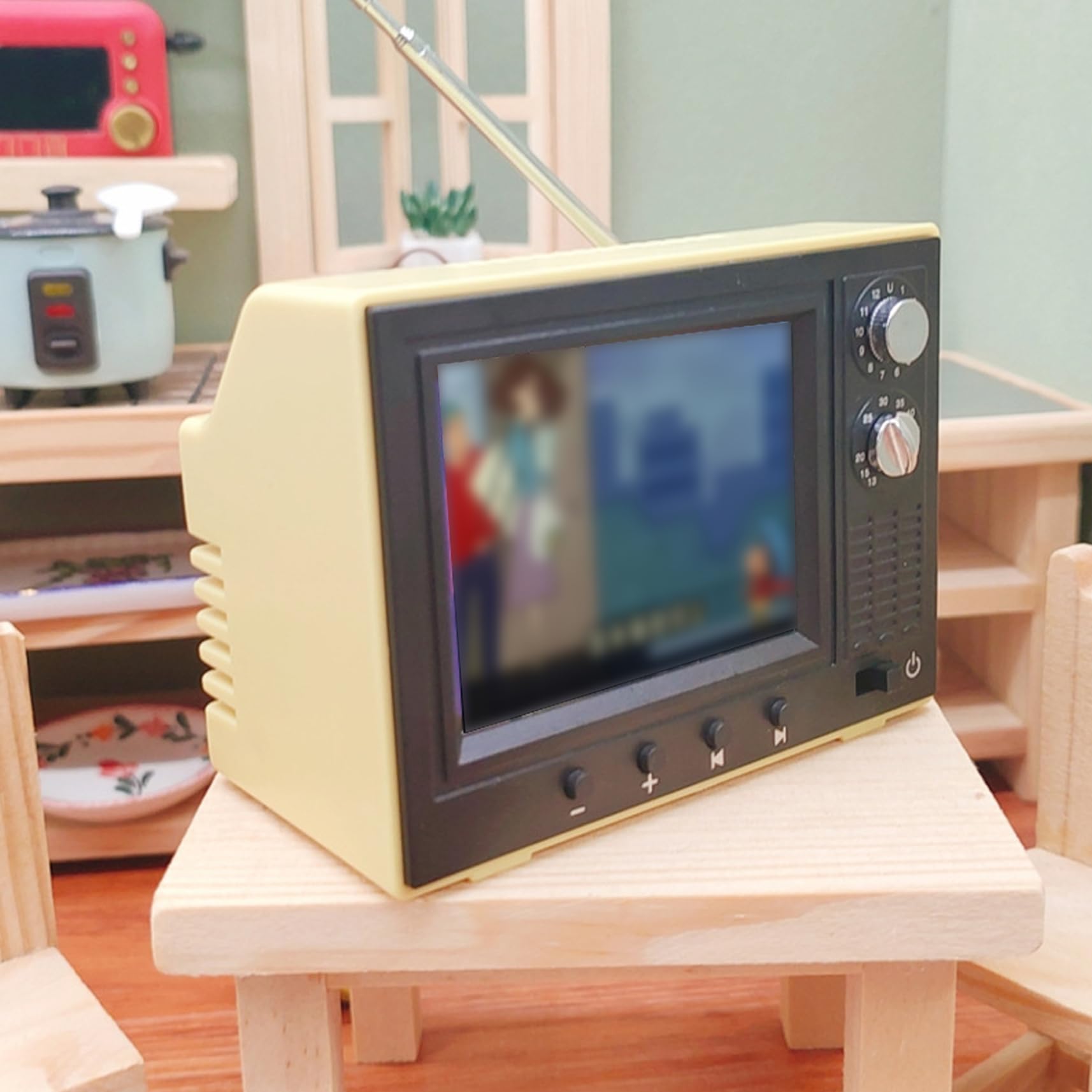Miniature di case delle bambole|TV per case delle bambole in scala 1:12 Mini TV vintage ricaricabile tramite USB che può riprodurre video con schermo LCD e antenna ruotabile a 180° Mobili per accesso