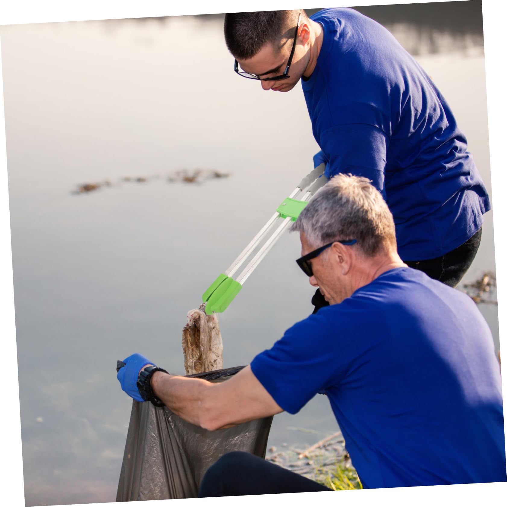 CIYODO Plastic Garbage Clamp Sanitation Man Tool Easy to Use Grabber for Trash Pickup and Storage Random Color