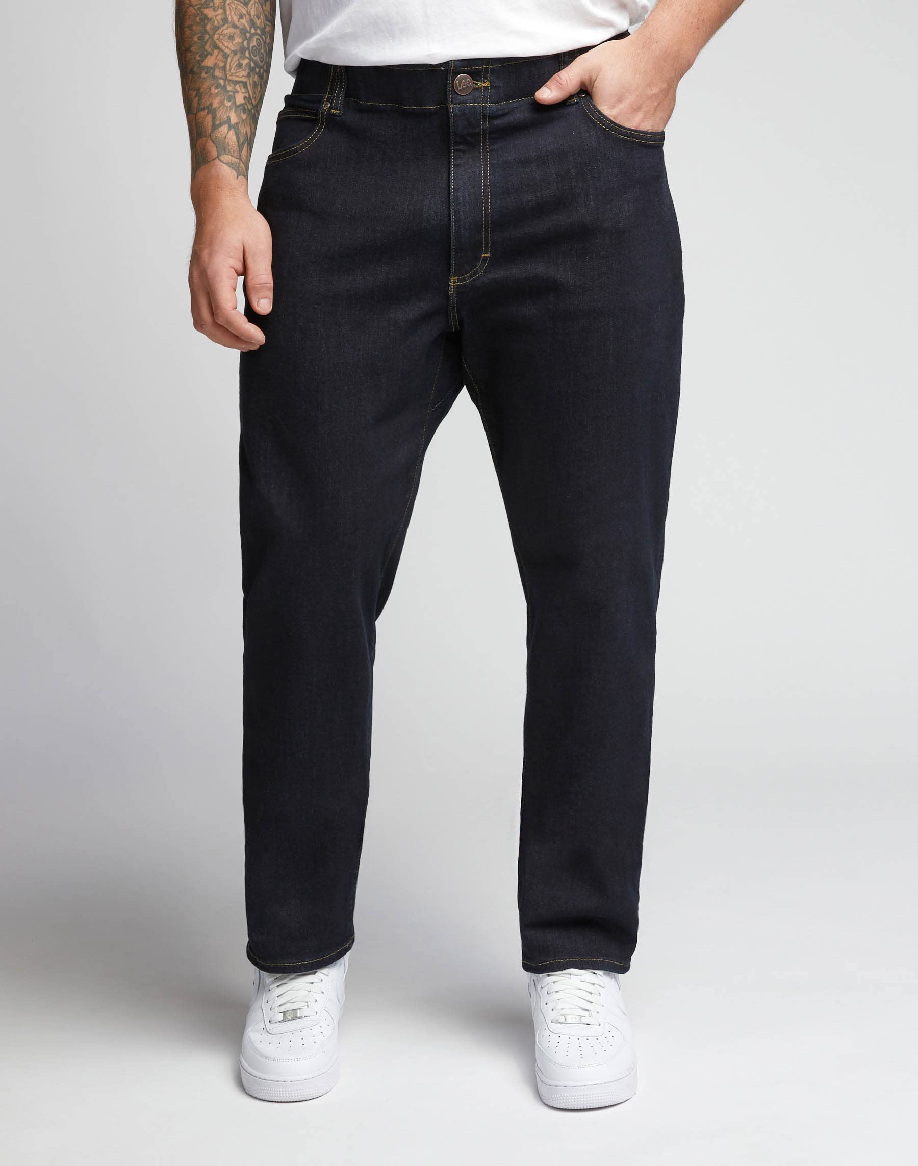 Lee Men's Straight Fit MVP Extreme Motion Jeans, Rinse, 46W / 32L