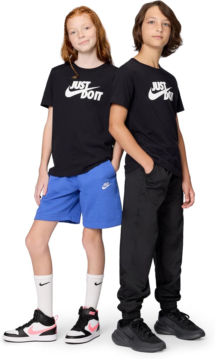 Nike Camiseta unisex Sportswear Club Just Do It para niños grandes - Niños y niñas