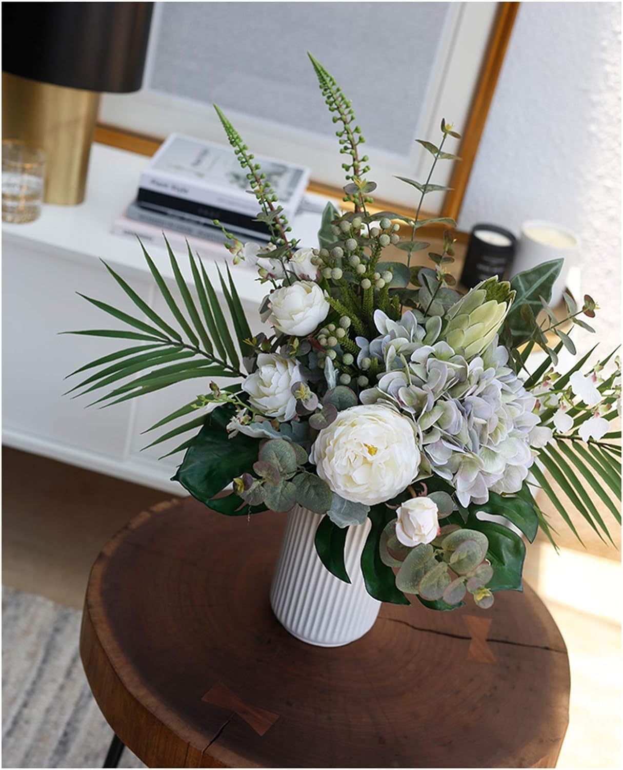 Elegantes Ramos De Flores Artificiales con Variedad De Flores Y Jarrón De Cerámica para La Decoración De Habitaciones Y Oficinas.