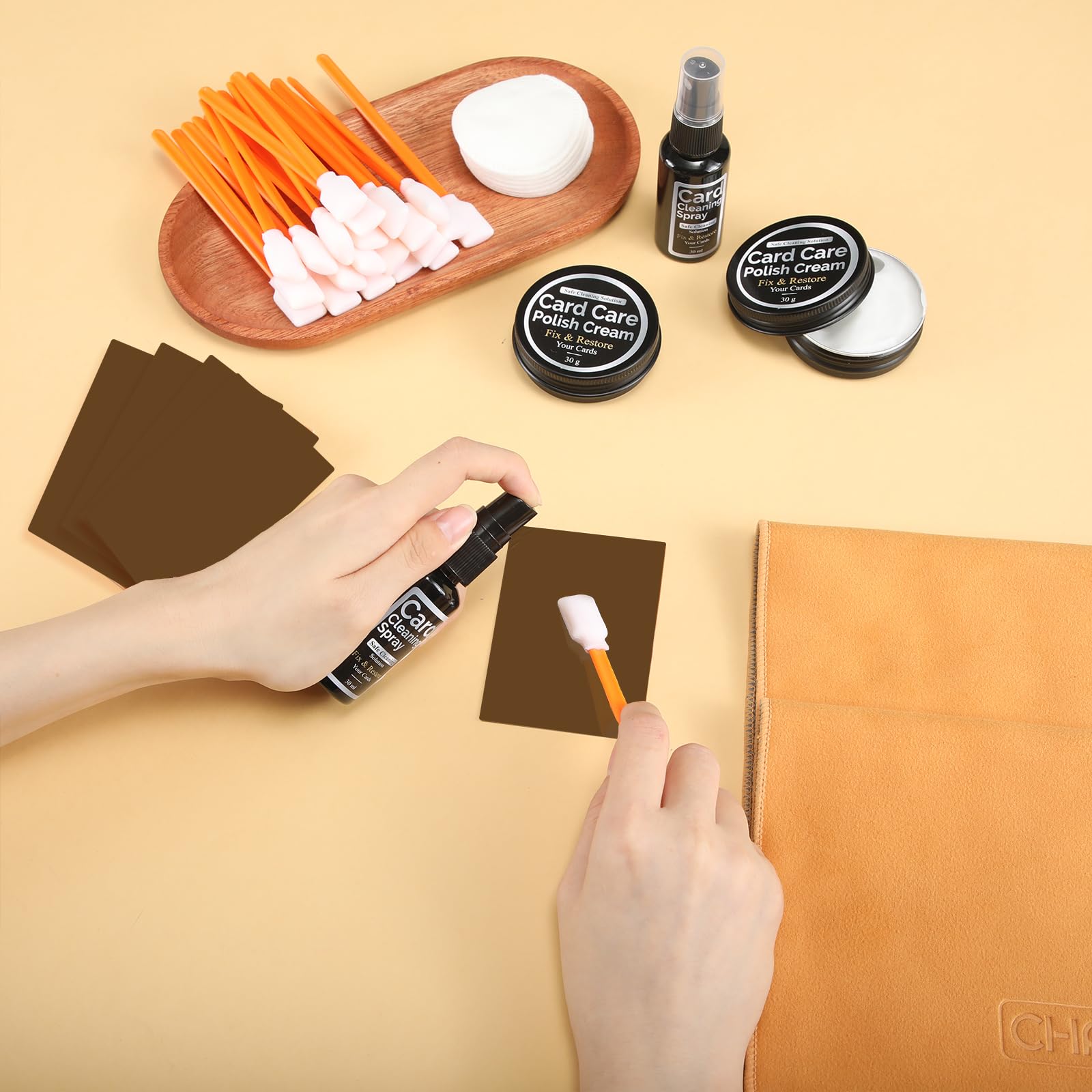Sammelkartenreinigungsset Karten-Abflachungsset Reparaturzubehör enthält 2 Acrylscheiben, 100 Wattestäbchen, 100 Reinigungspads, 2 Polierpaste, 2 Reiniger, 2 gelbe Wildledertücher, 8 kleine