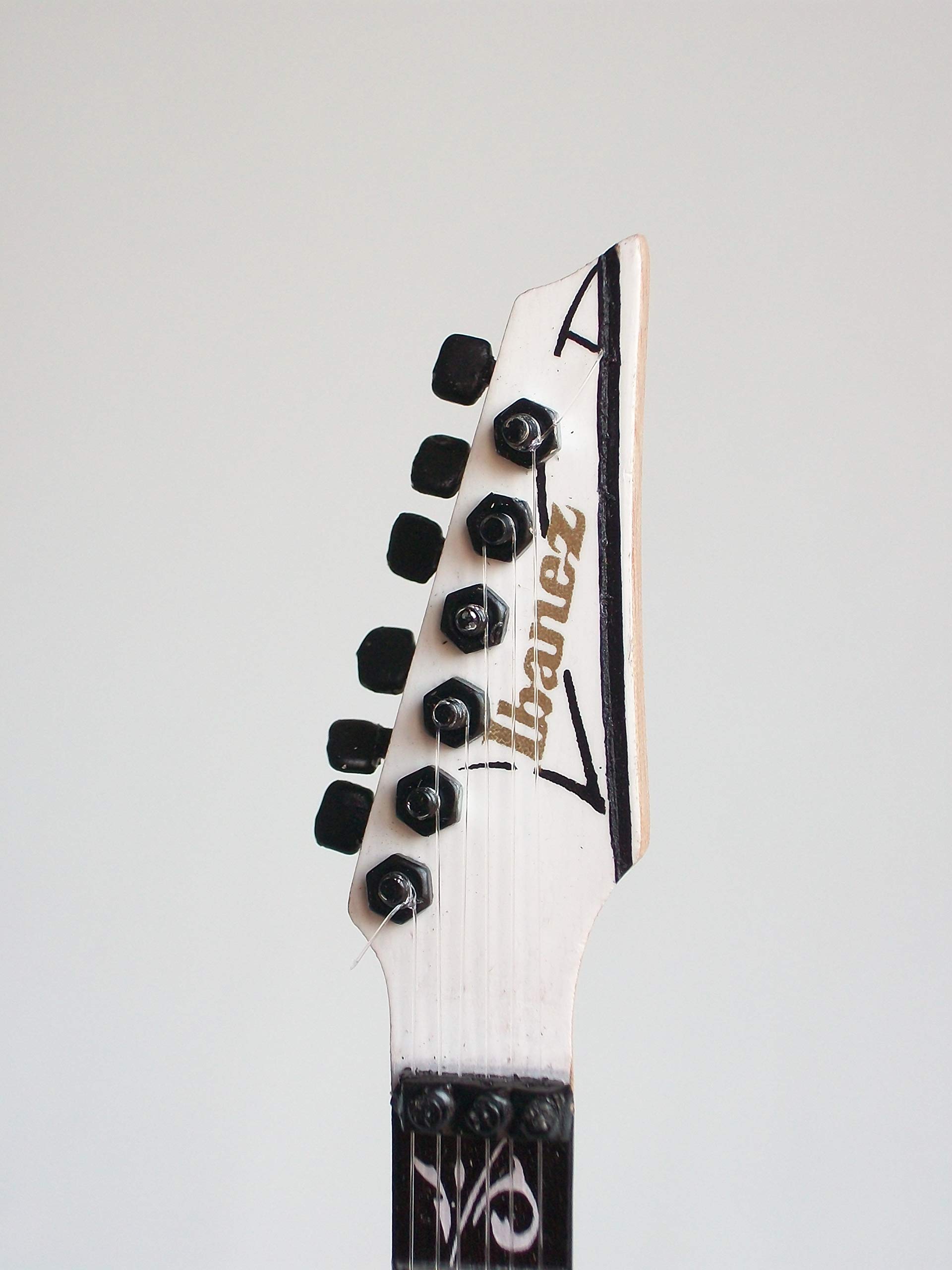 Amazon | Steve Vai Vintage Ibanez JEM EVO Mini Guitar Replica