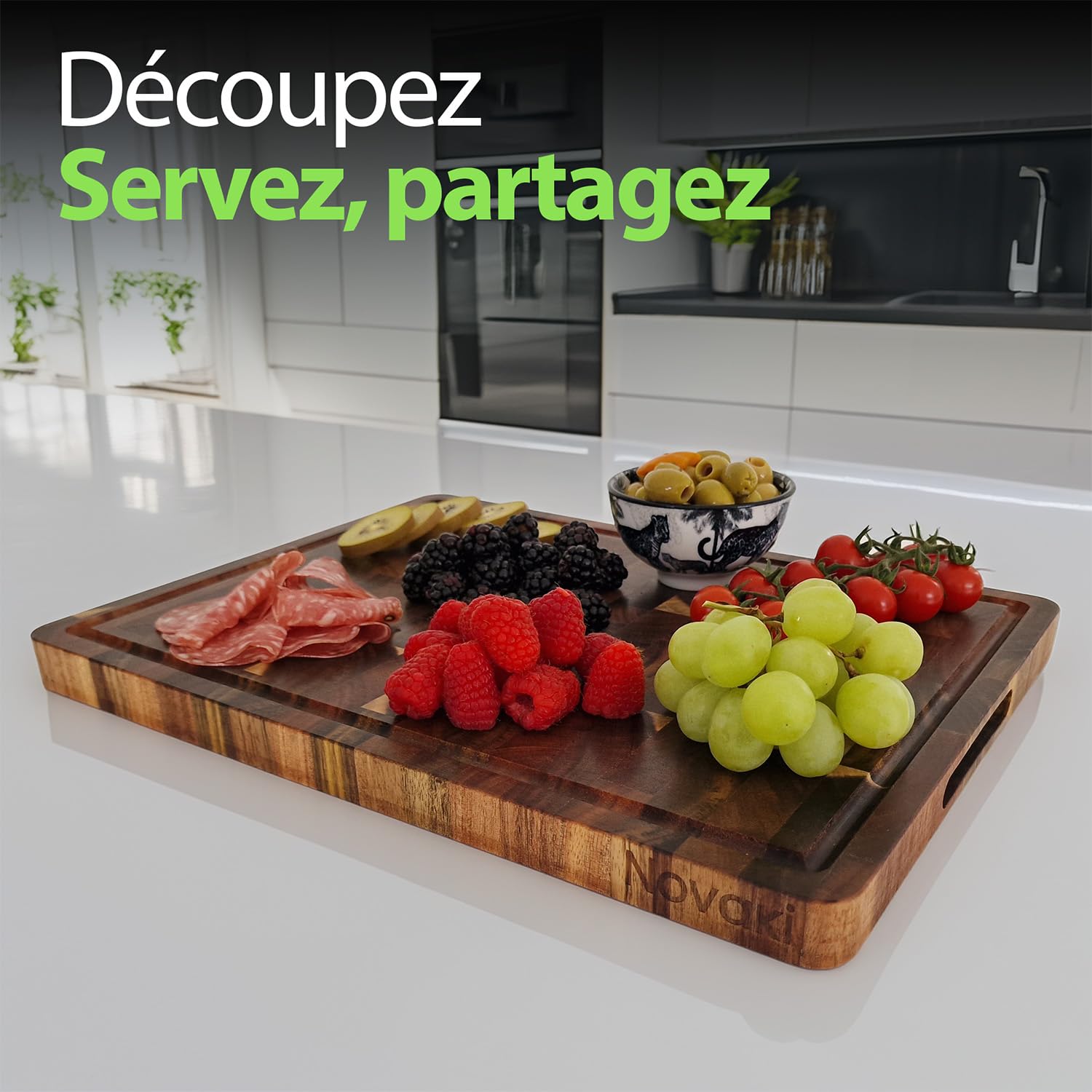 Novaki Planche à Découper Acacia Premium 40x30x2,5 cm – Bois de Bout Naturel, Double Face avec Rainure à Jus et Poignées – Fabrication Responsable et Matériaux Durables