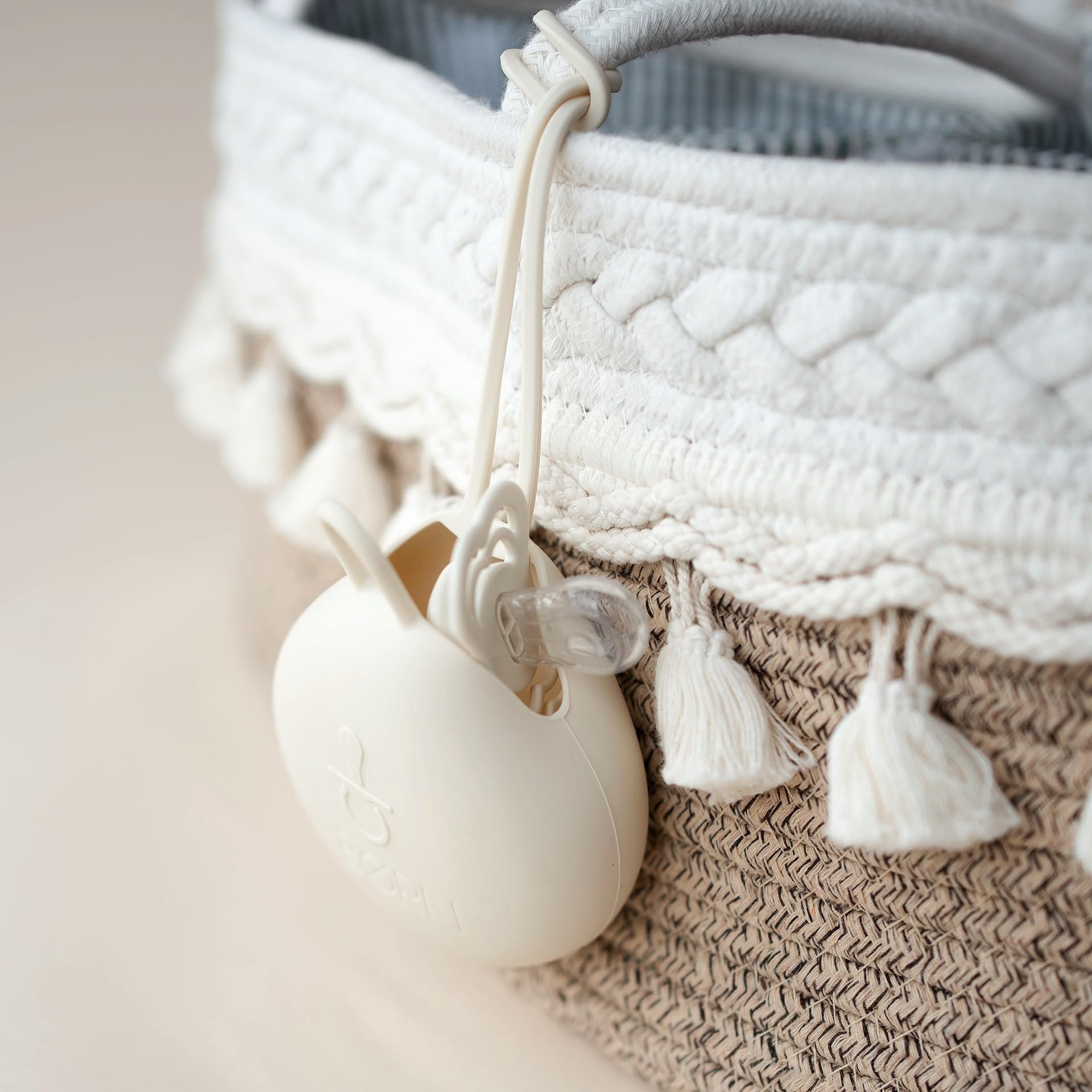 Support de tétine de voyage en silicone de qualité alimentaire (plusieurs couleurs) - Respectueux de l'environnement - Essentiels pour bébé, peut contenir jusqu'à 3 tétines (nuage)