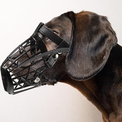 Miniatura 6 de TEHAUX 1 juego de 7 bozales de plástico para perros con correa ajustable de piel sintética, cubierta de boca de perro a la moda, seguridad