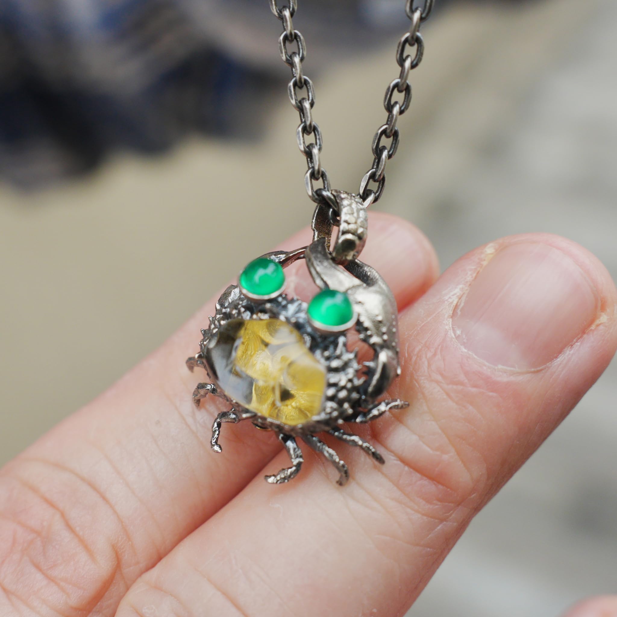 Generisch 925 Sterling Silber Krabben Anhänger mit Bergkristall und grünem Achat, handgefertigte Tier Halskette im maritimen Design, Unisex Schmuckstück