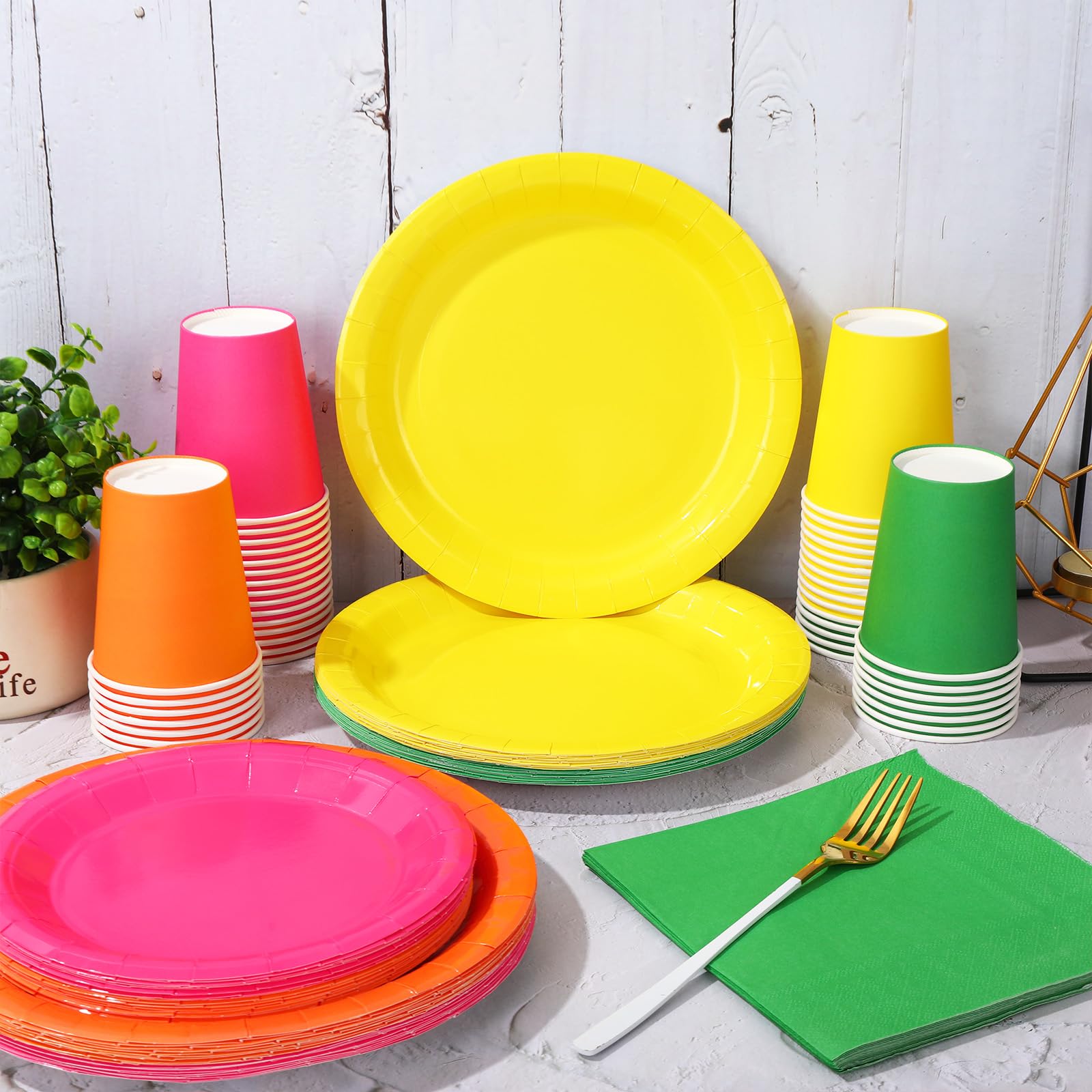Whaline Juego de vajilla de neón de 244 piezas para 48 platos desechables de colores brillantes, 48 platos de 9 pulgadas, 48 platos de 7 pulgadas, 48 vasos de 9 onzas, 100 servilletas para suministros