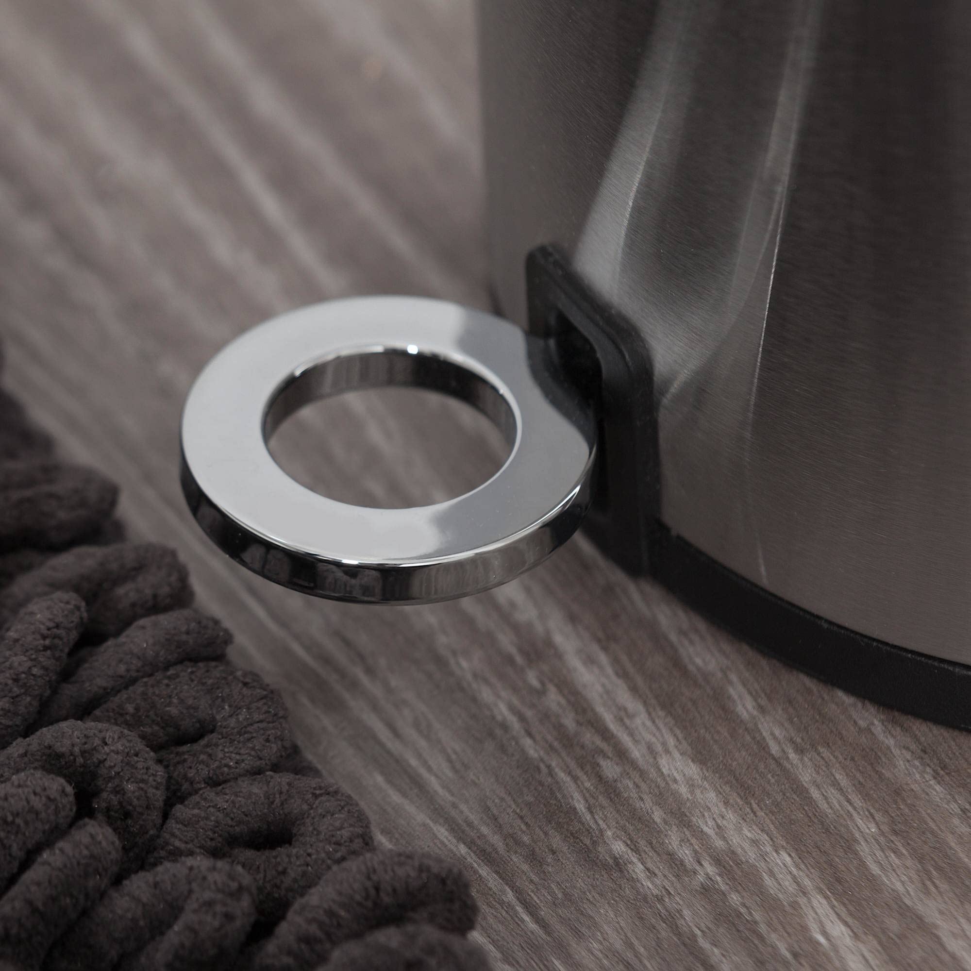 Sealskin Kosmetikeimer Industrial, Abfalleimer mit Soft-Close-Funktion, Treteimer aus gebürstetem Edelstahl, Edelstahllook