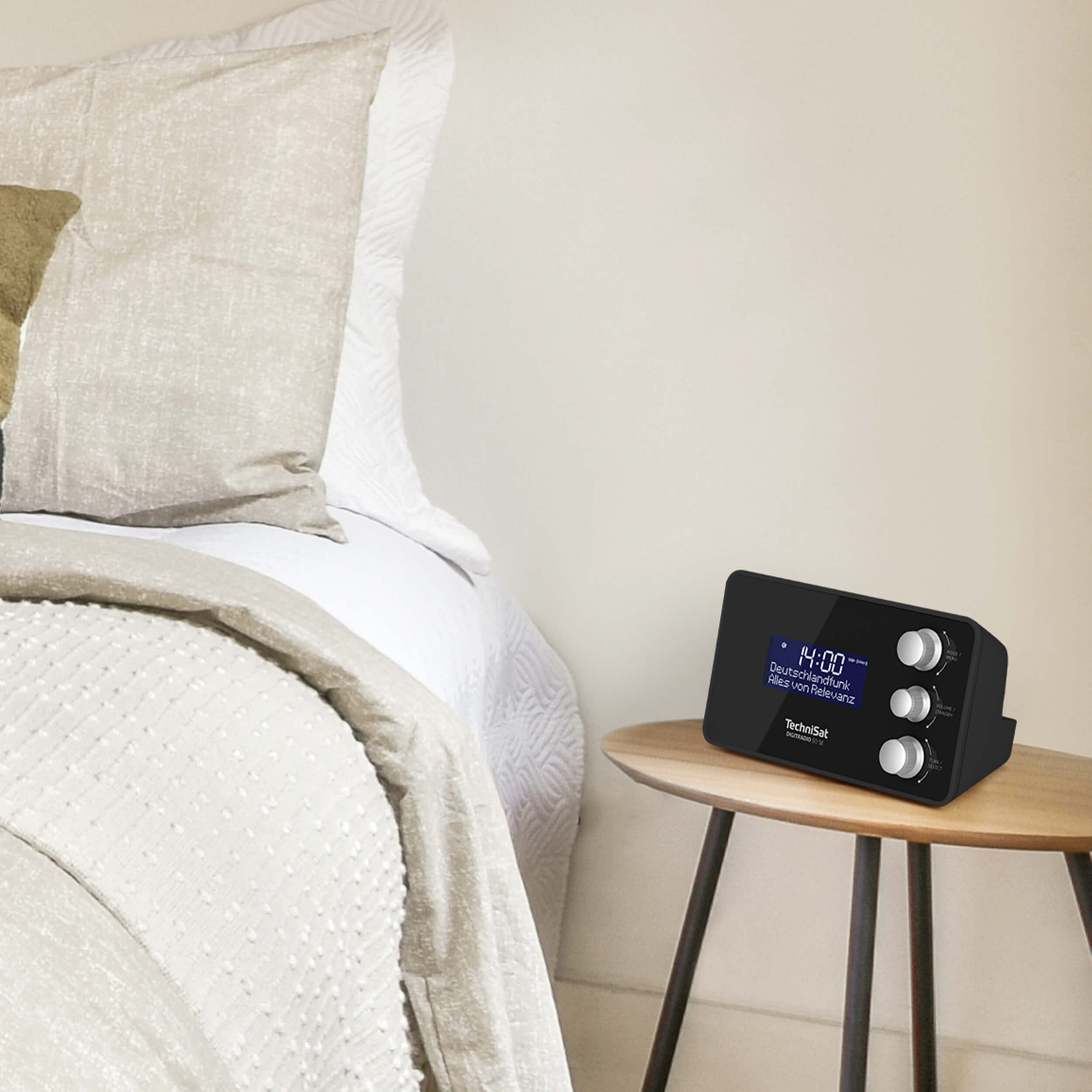 TechniSat DIGITRADIO 50 SE - Radio Despertador (Dab+/FM, Pantalla Regulable, Despertador, función Snooze, Temporizador de sueño, 1,5 vatios, Salida para Auriculares, Carga USB) Negro