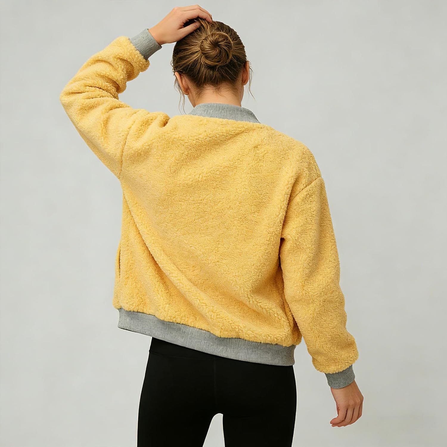 Women‘s Fleece Jacket， Lightweight Fuzzy Jacket with Zipper Pockets, Winter Sherpa Coat, Fluffy Cropped Coat