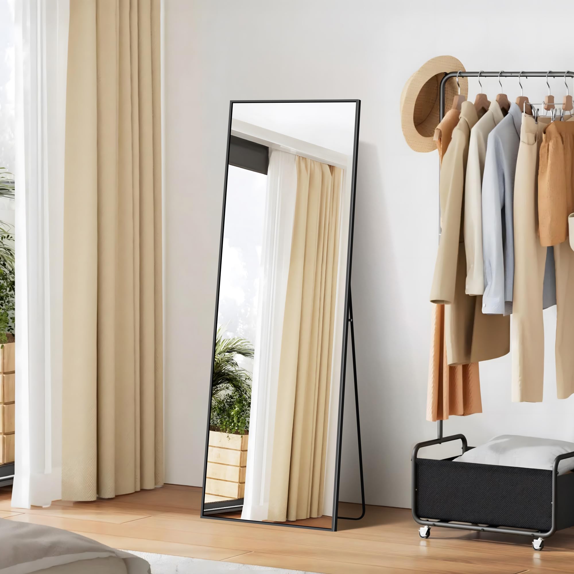 BONEWEI Specchio da Terra 147x44 cm, Specchio Rettangolare a Figura Intera con Cornice in Alluminio Nero, moderno grande specchio da parete in piedi o da appendere, per soggiorno, Spogliatoio