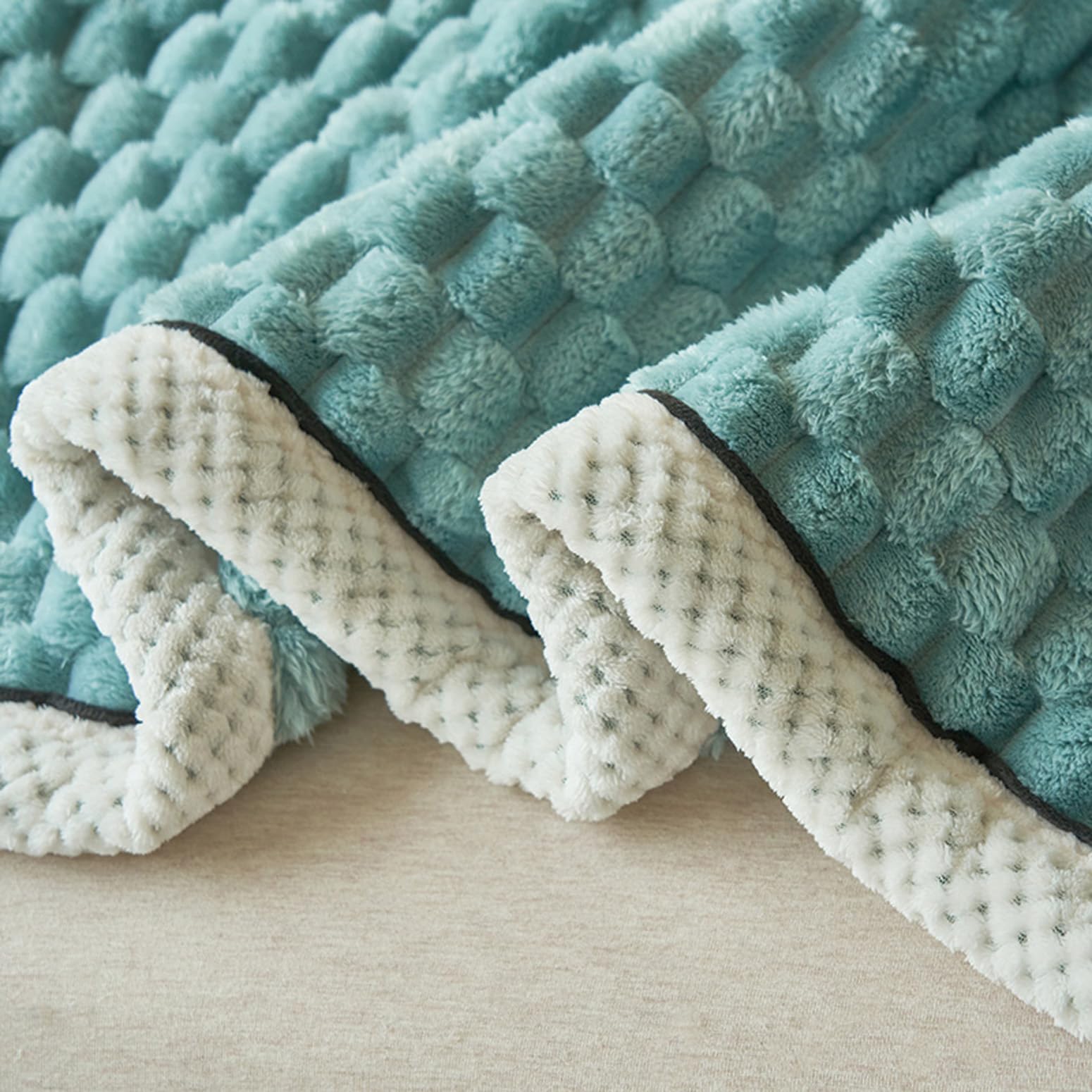 LGYKUMEG Green Fluffy Blanket, Elegant Cozy Faux Fur Decorative Throw Blanket - Image 4