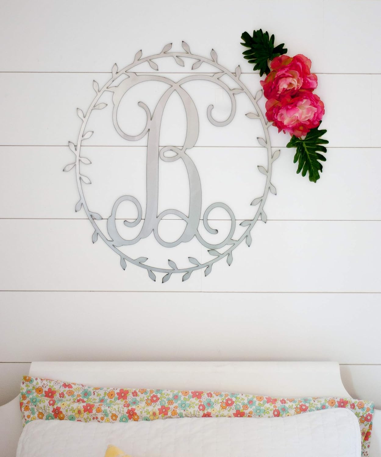 Laurel Wreath Single Letter Monogram Housewarming Gifts For New House Metal Wall Decor Steel Initial Signs Personalized Custom Metal Sign Family Gifts