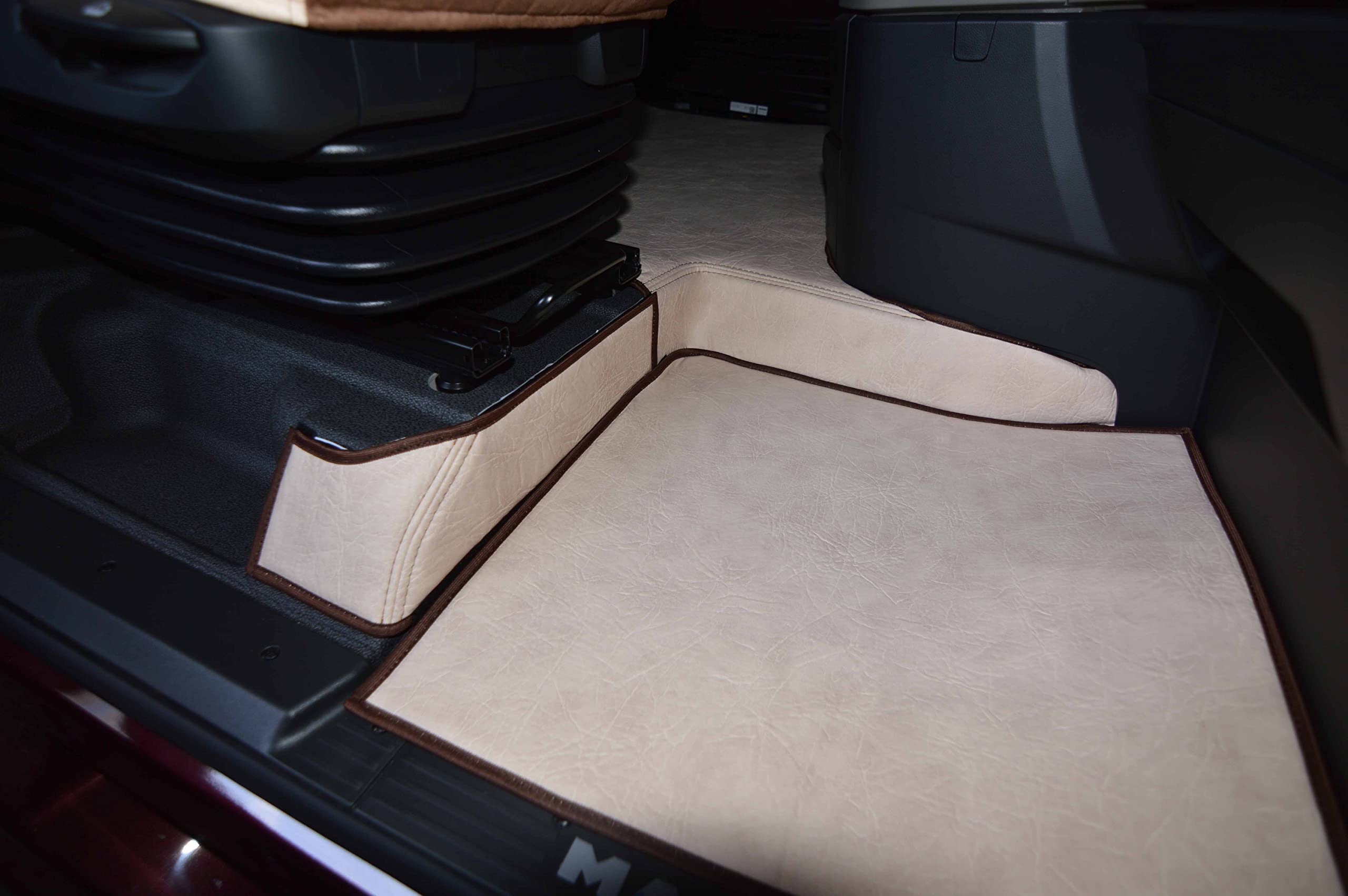 IKW Fußmatten für Man TGX ab 2020 aus Eco-Leder Beige | IKW Zubehör Innenraum - Zubehör aus Komfort-Schaum - Rutschfester Belag auf dem Gesamten Boden