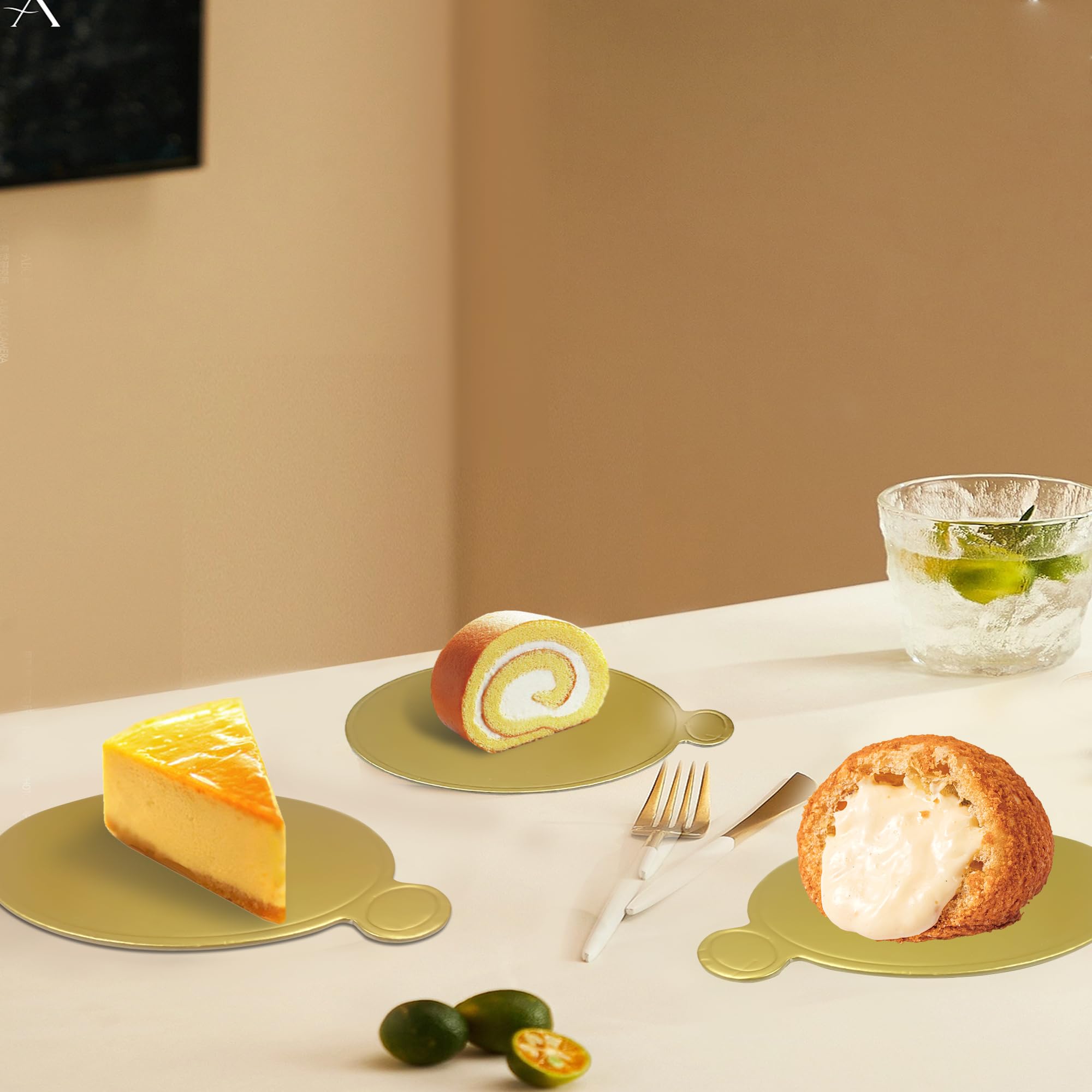 50 Stück Goldene Runde Cakeboards (8 Cm) + 57 M Acetat-Kragen (8 Cm Hoch) – Einweg Tortenplatten Für Mousse, Cupcakes & Desserts