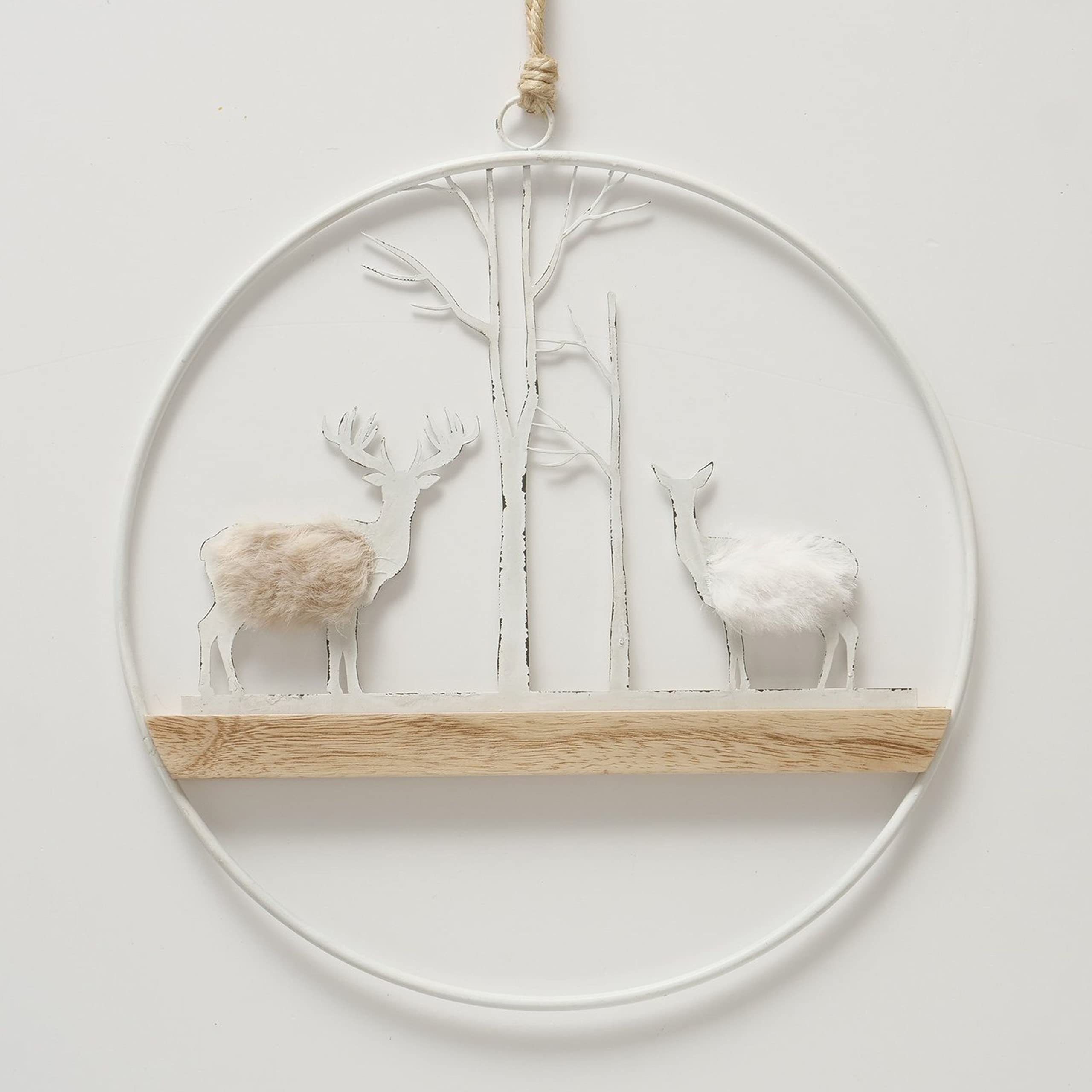 MamboCat 2tlg Set Deko-Anhänger Forrester aus Holz & Metall I Hirsch-Dekor mit Winterlandschaft I L 30cm, H 30cm I Weihnachts-Schmuck, Advents-Deko hängend, Christbaum, Fenster-Accessoire I X-Mas