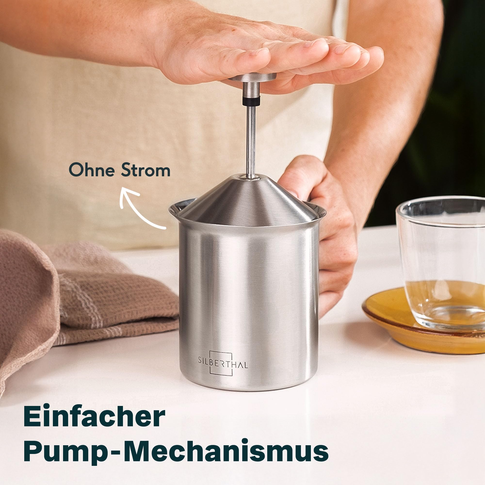 SILBERTHAL Milchaufschäumer Manuell Edelstahl - 400ml - Perfekter Milchschaum dank doppeltem Sieb und speziellem Drückmechanismus