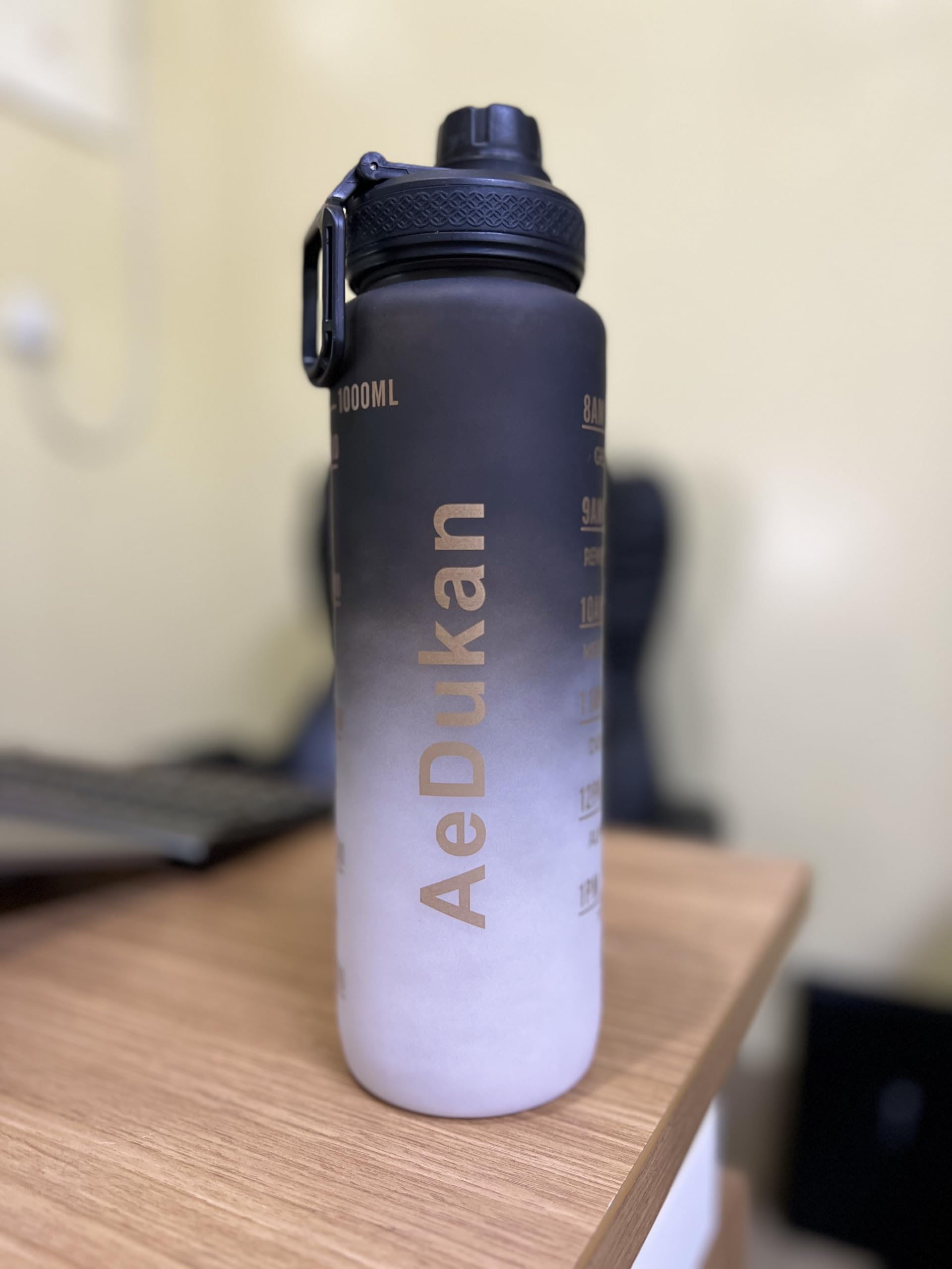 AeDukan Sport Water Bottle 1L / 32oz with Motivational Time Marker Tritan Plastic BPA Free Bottles for kids Fitness Gym Office Outdoor School Sports and Exercise Leak Proof (Black & White)