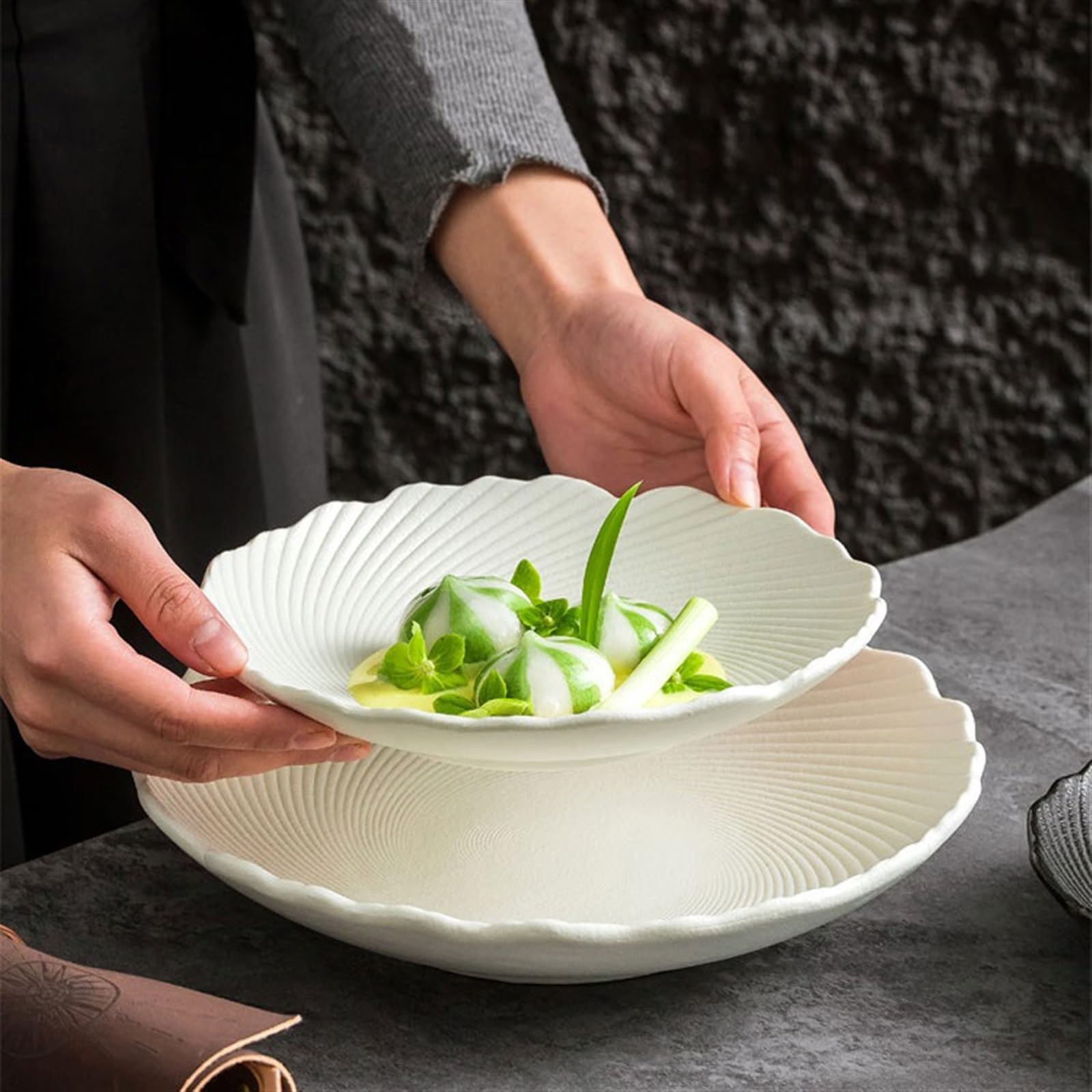 Pastaschalen Speiseteller Haushaltskeramik-Salatteller, dreidimensionale Relieftextur, hochwertiges Geschirr, kreativer, unregelmäßiger tiefer Teller Essteller(Weiß,10 inch)