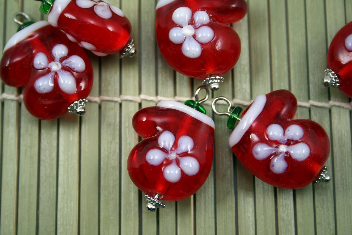 Christmas Mitten Lampwork Glass Bead/Pendant/Charm(Pack of 6 beads)
